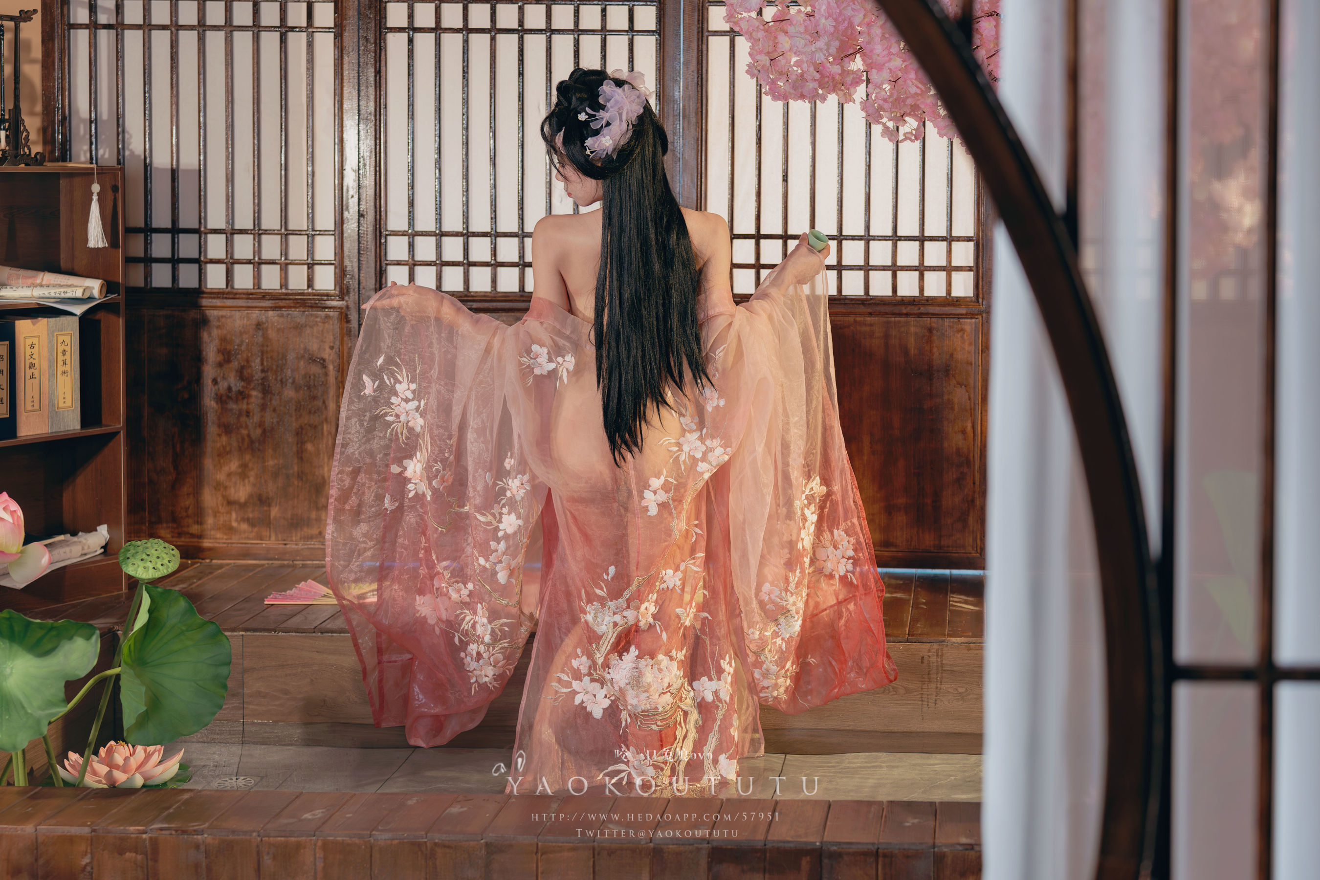 咬一口兔娘 - 游园惊梦
