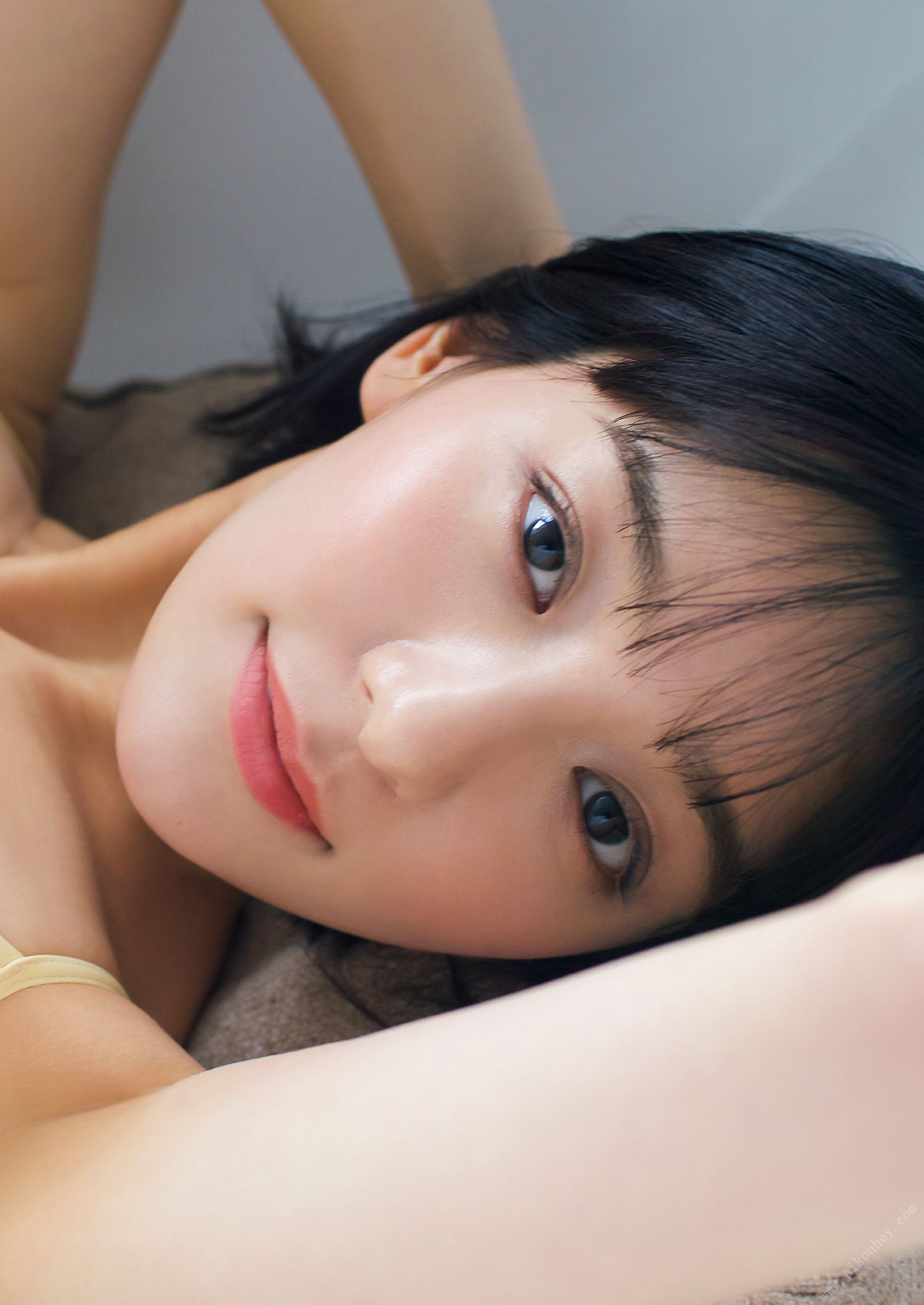 新田桃子 写真集「new age」