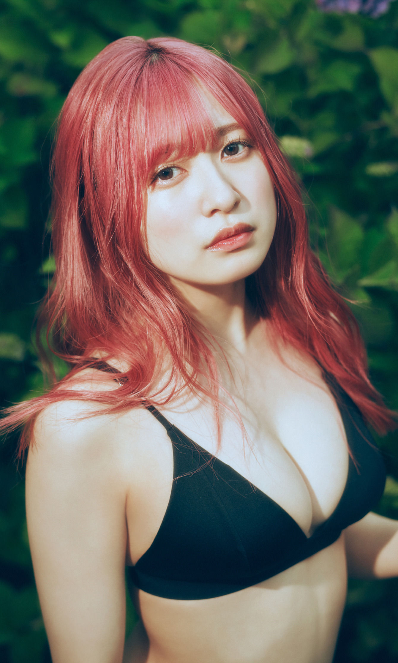 早川渚紗 写真集「梅雨なピンクダーク」