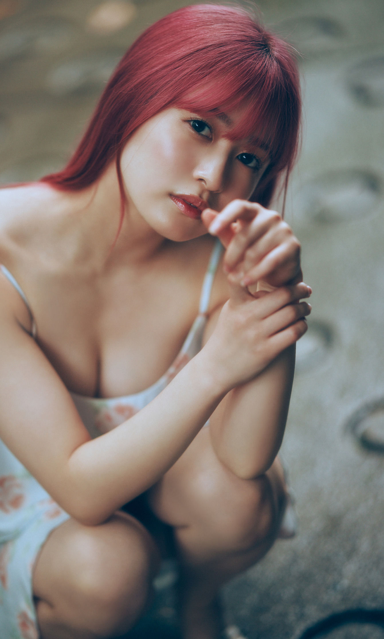 早川渚紗 写真集「梅雨なピンクダーク」