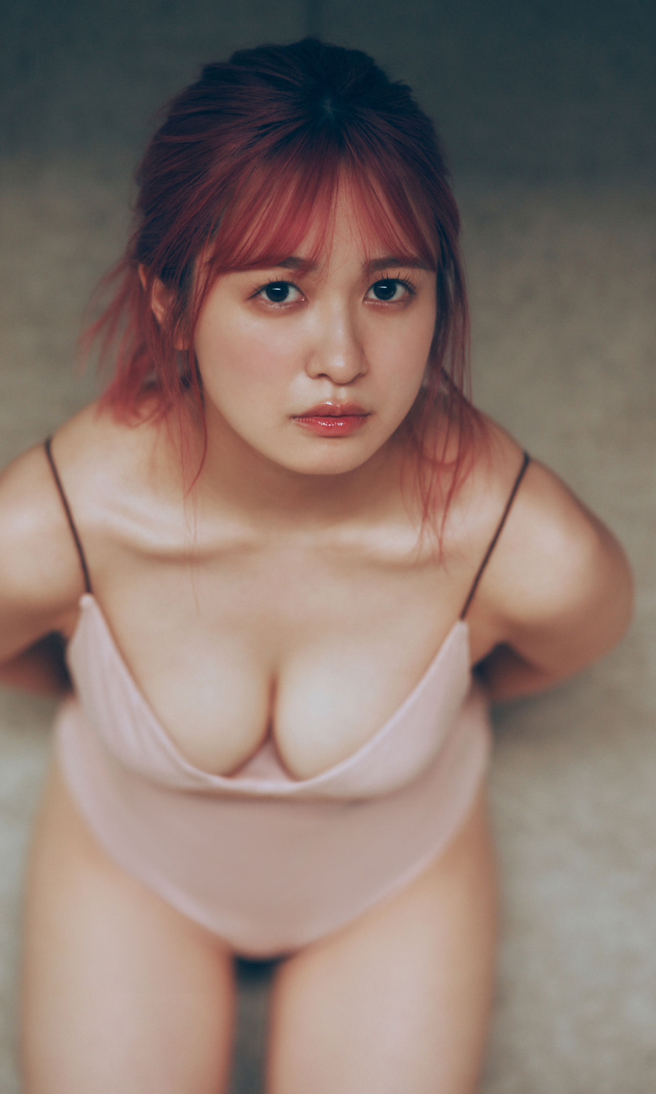 早川渚紗 写真集「梅雨なピンクダーク」