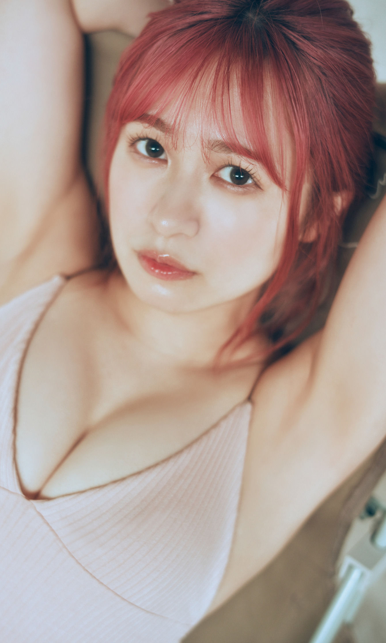 早川渚紗 写真集「梅雨なピンクダーク」