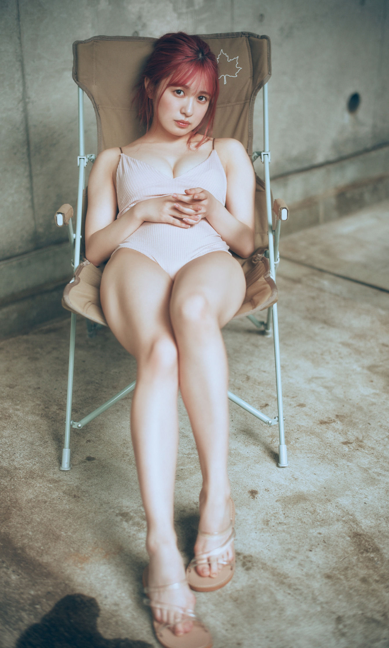 早川渚紗 写真集「梅雨なピンクダーク」