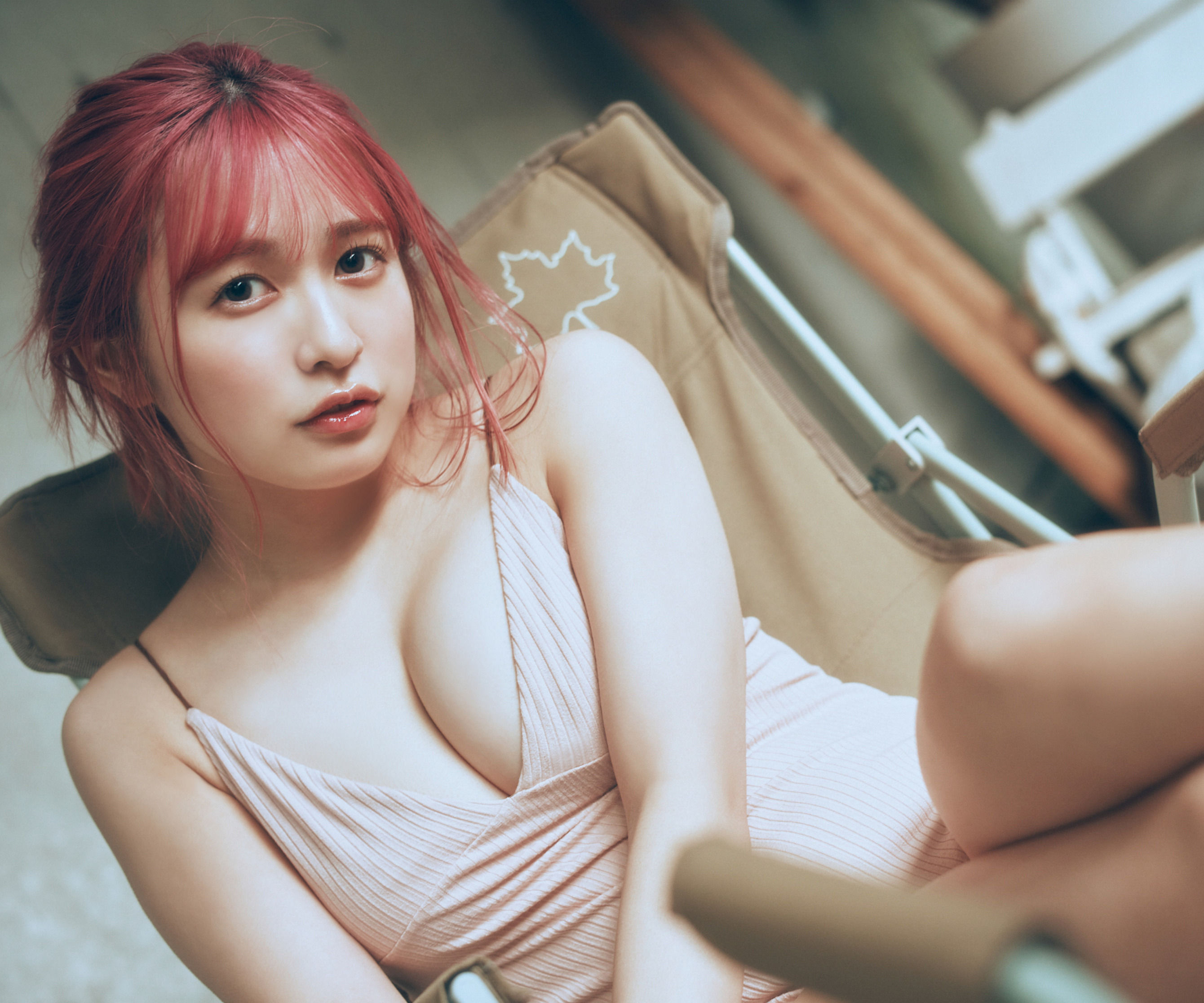 早川渚紗 写真集「梅雨なピンクダーク」