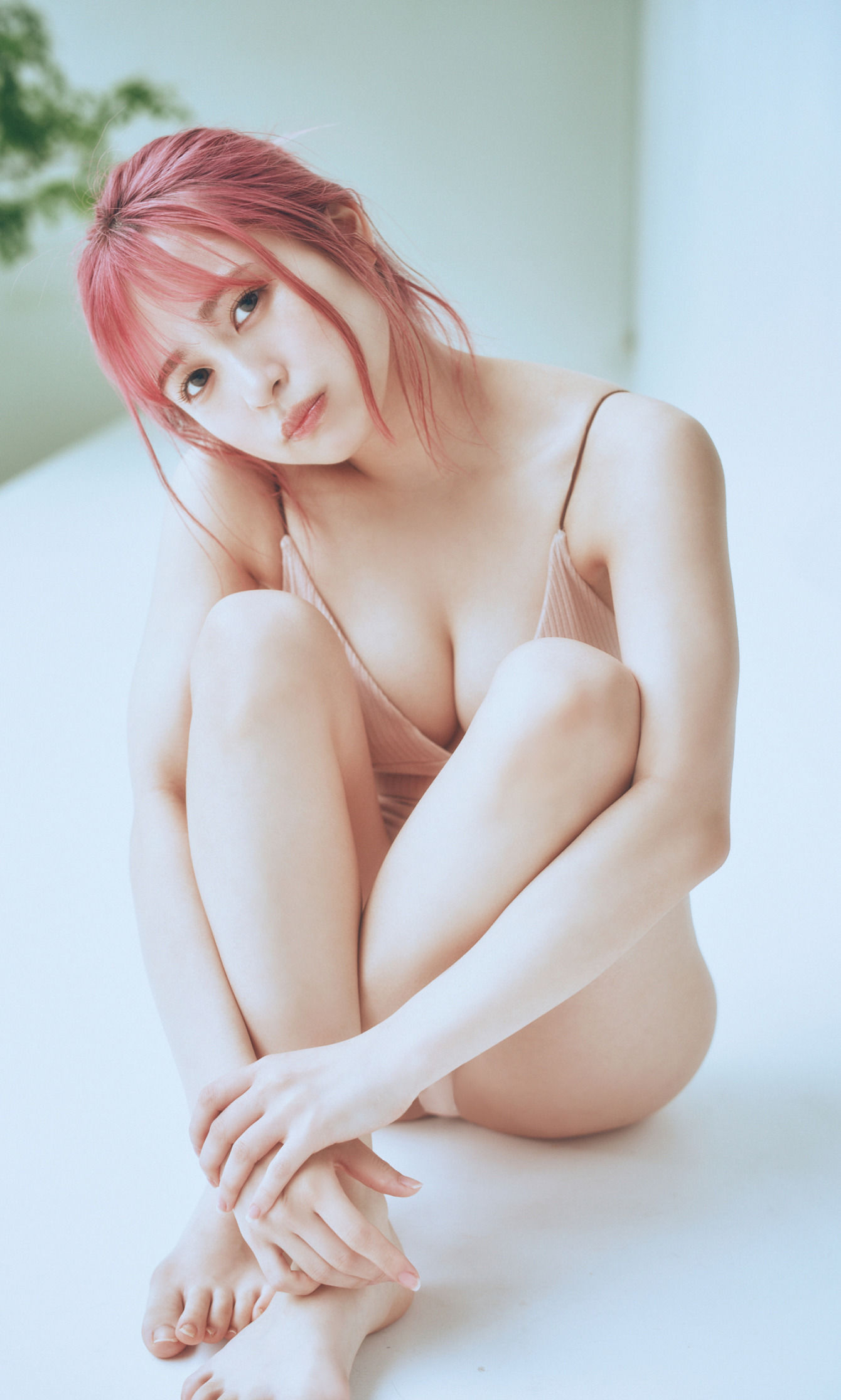 早川渚紗 写真集「梅雨なピンクダーク」