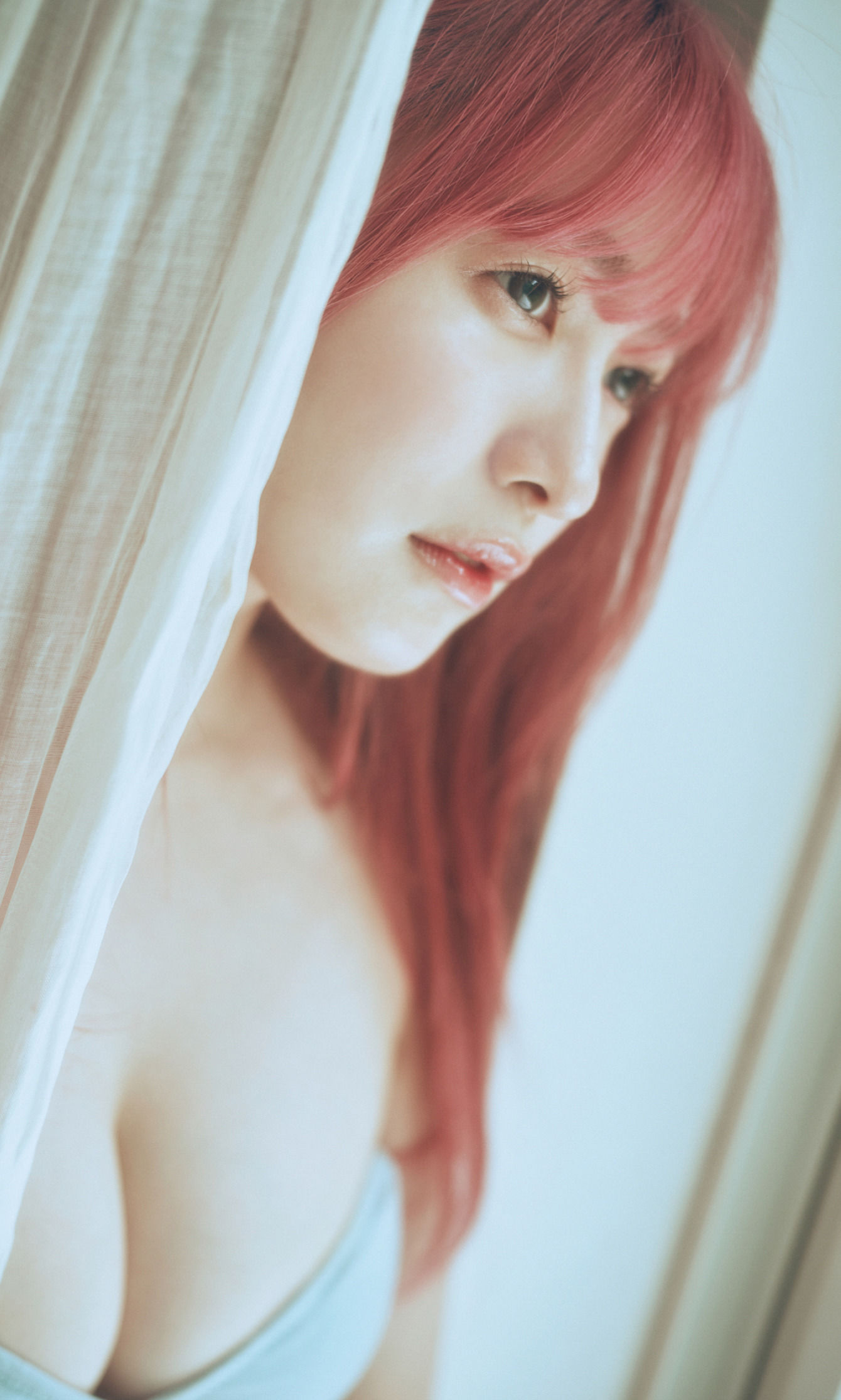 早川渚紗 写真集「梅雨なピンクダーク」