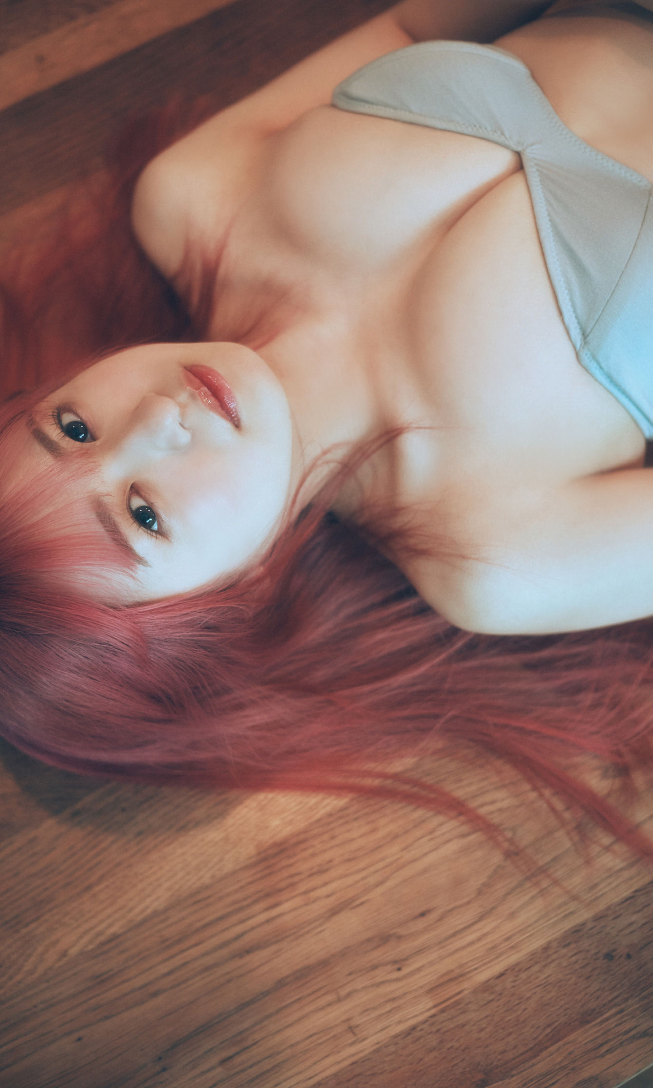 早川渚紗 写真集「梅雨なピンクダーク」