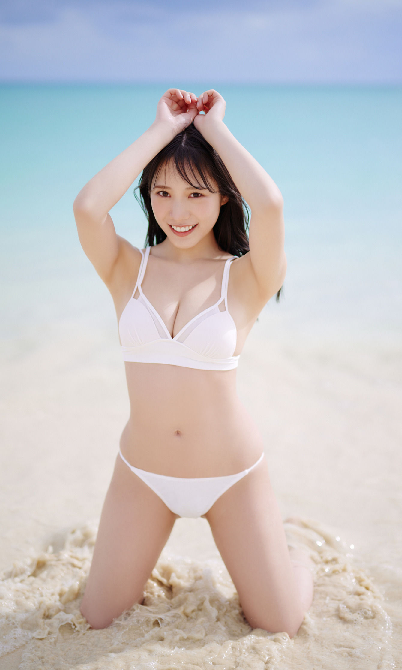 横野すみれ 写真集「海のステージ」