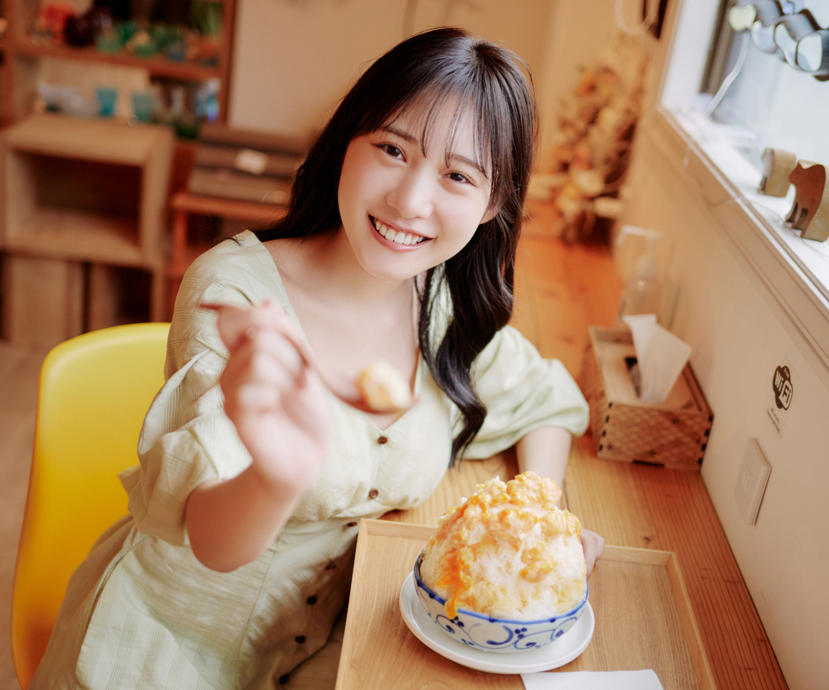 横野すみれ 写真集「海のステージ」