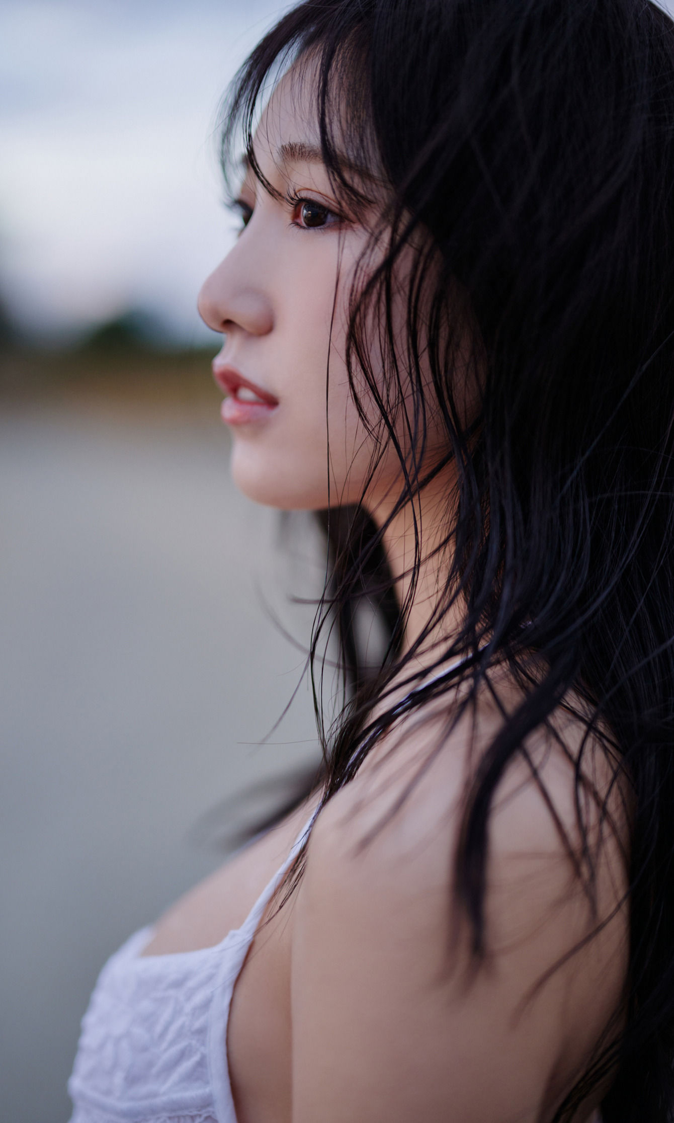 横野すみれ 写真集「海のステージ」