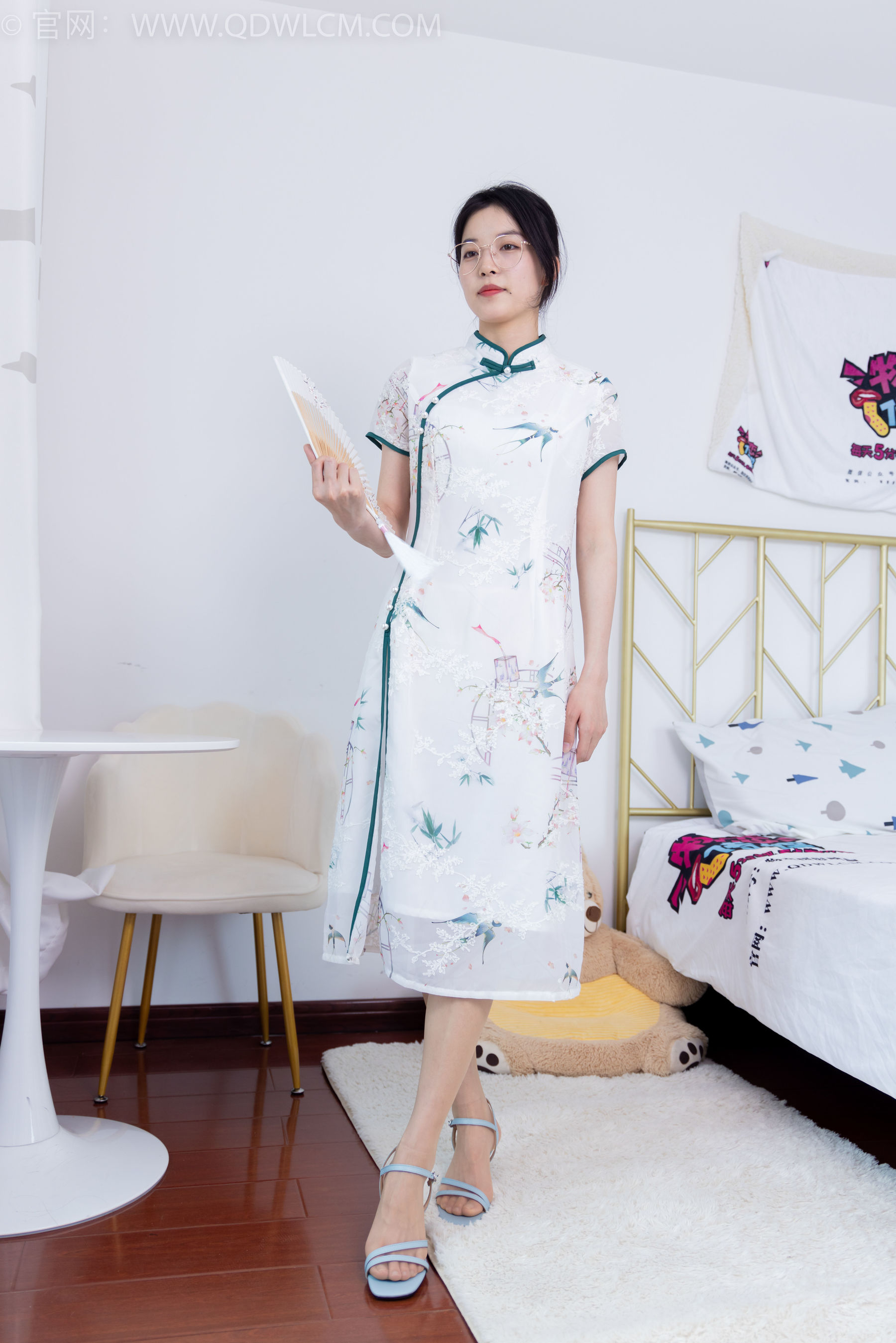 物恋传媒 No.1678 茯苓 - 黄昏里渐暗