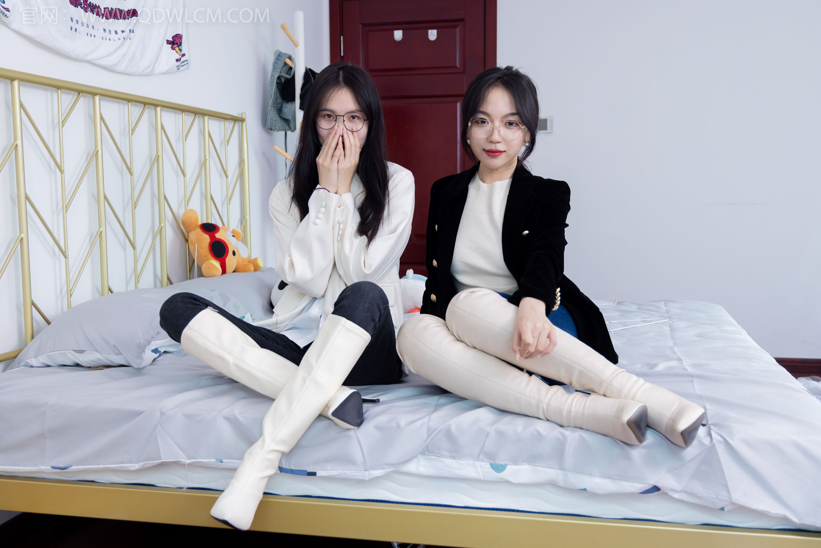 物恋传媒 No.1687 纱纱&颜颜 - 玻璃上的雨滴