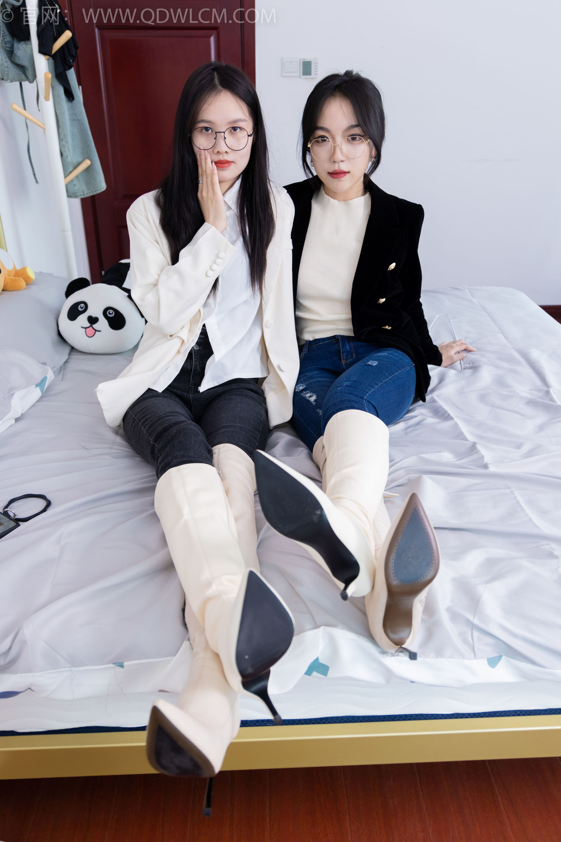 物恋传媒 No.1687 纱纱&颜颜 - 玻璃上的雨滴