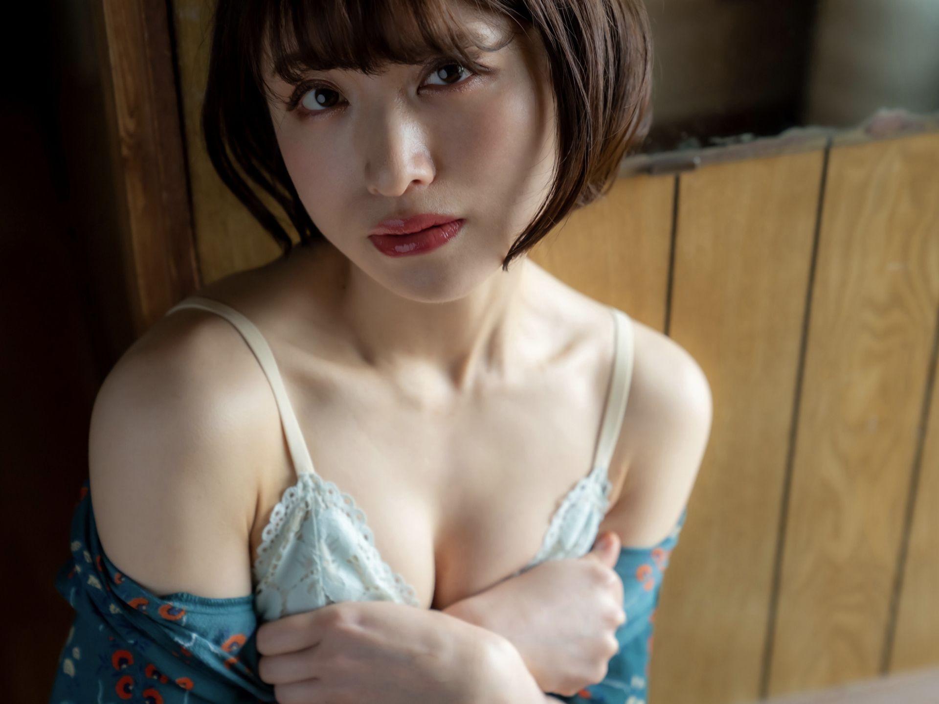 琴井しおり グラビア写真集 忘れられない君との一日
