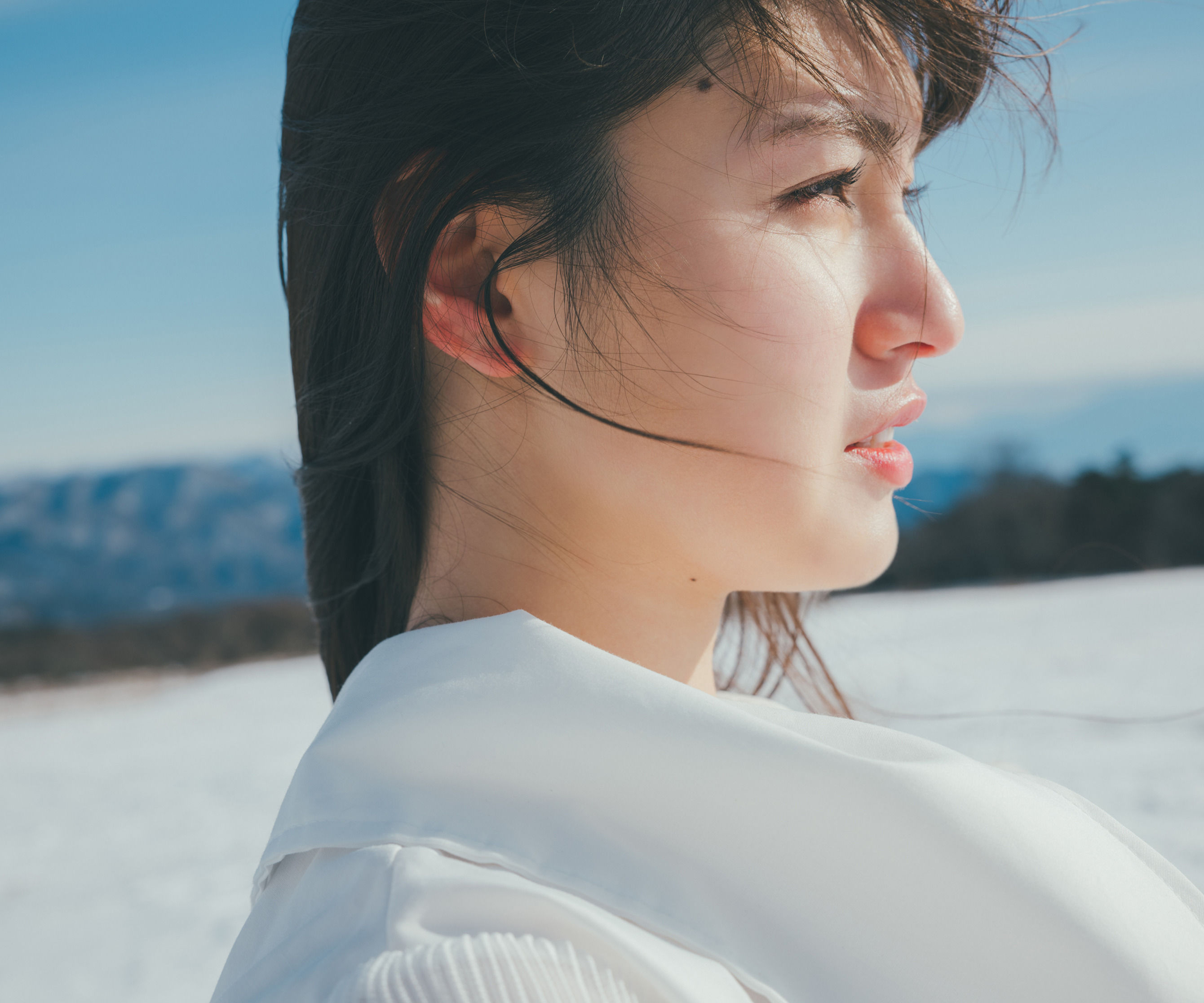 神志那結衣 写真集 「呼ぶ声がする」