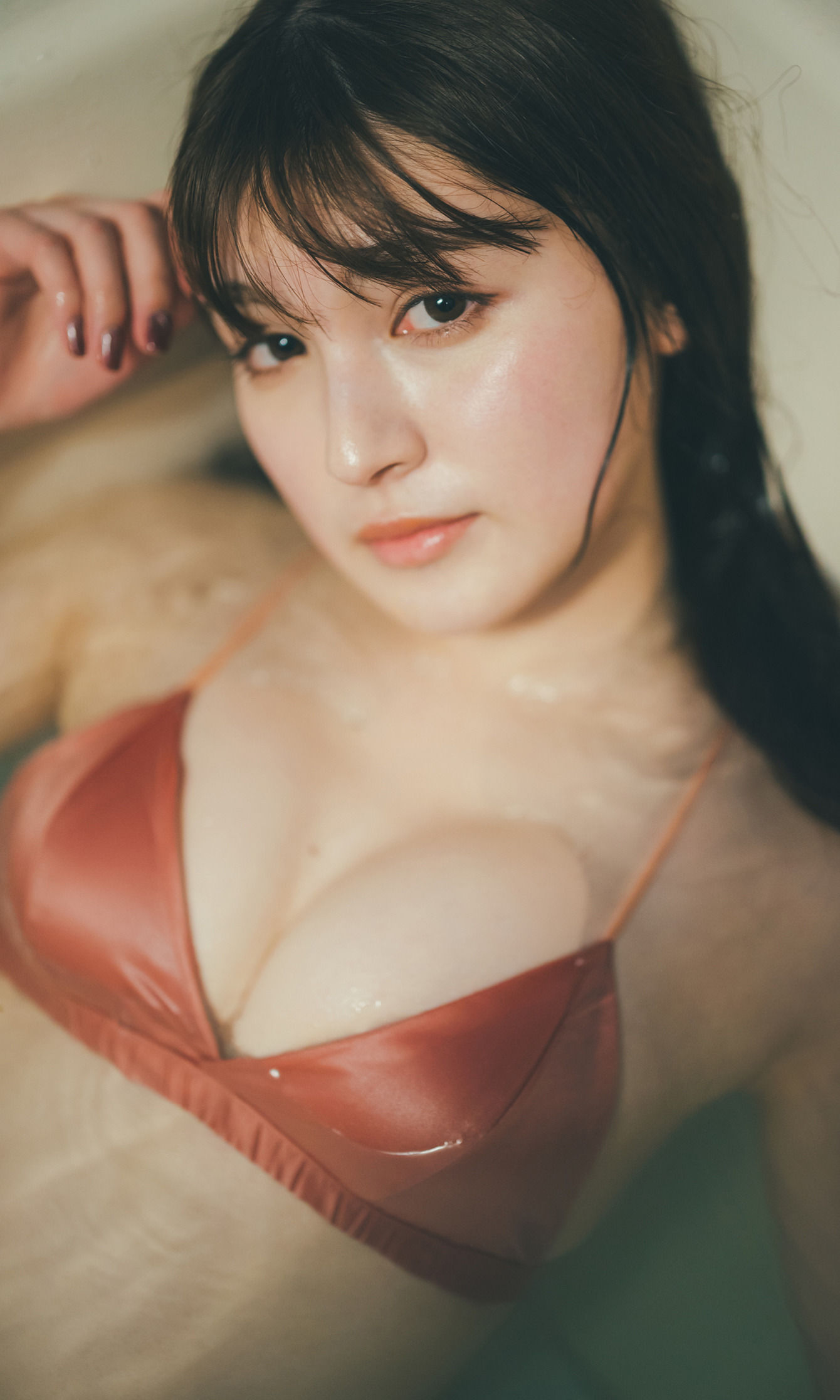 神志那結衣 写真集 「呼ぶ声がする」