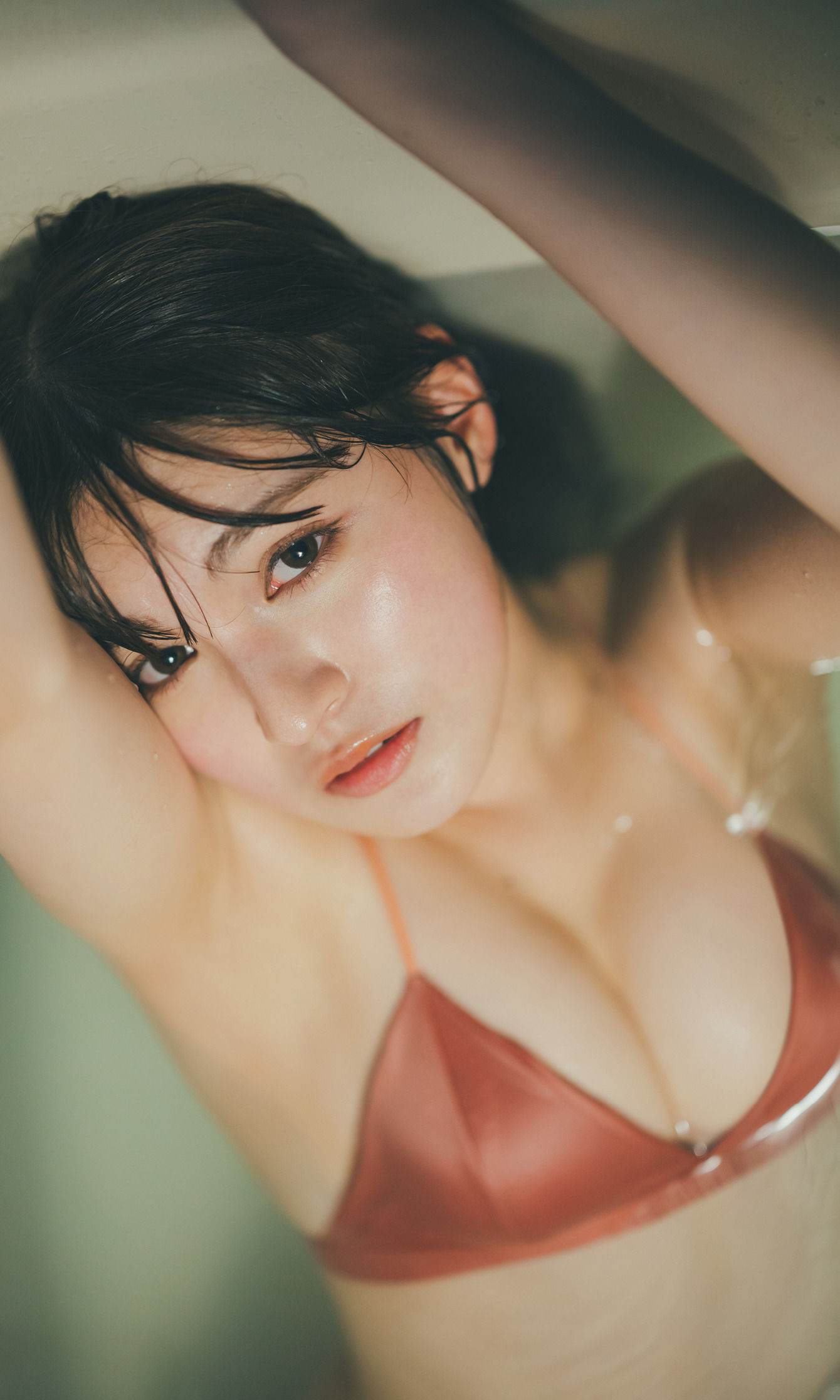 神志那結衣 写真集 「呼ぶ声がする」