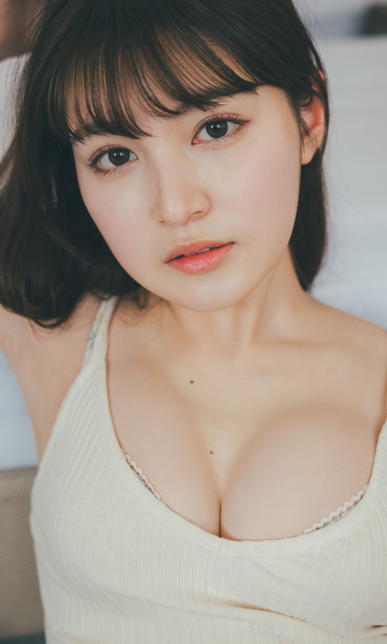 神志那結衣 写真集 「呼ぶ声がする」