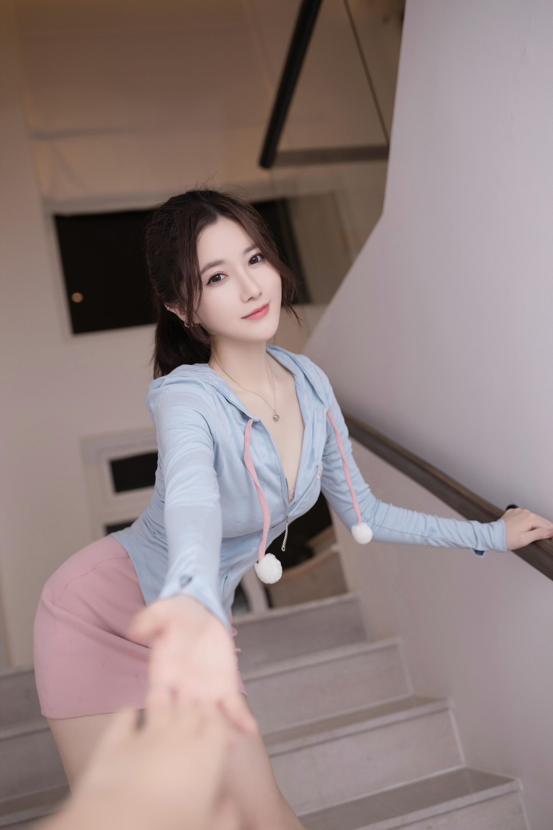 鱼子酱 等下班的人写真