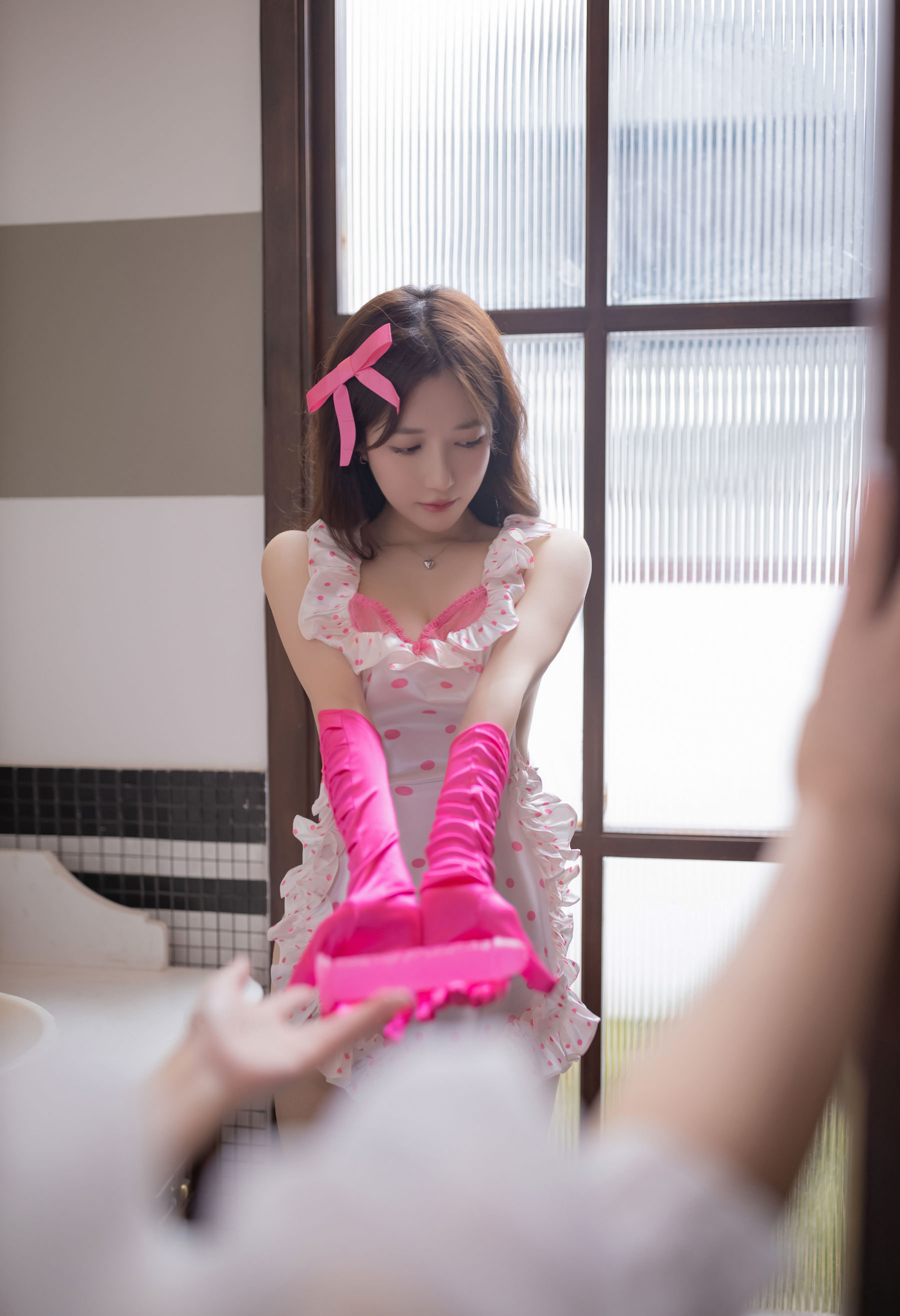 鱼子酱 粉女仆写真