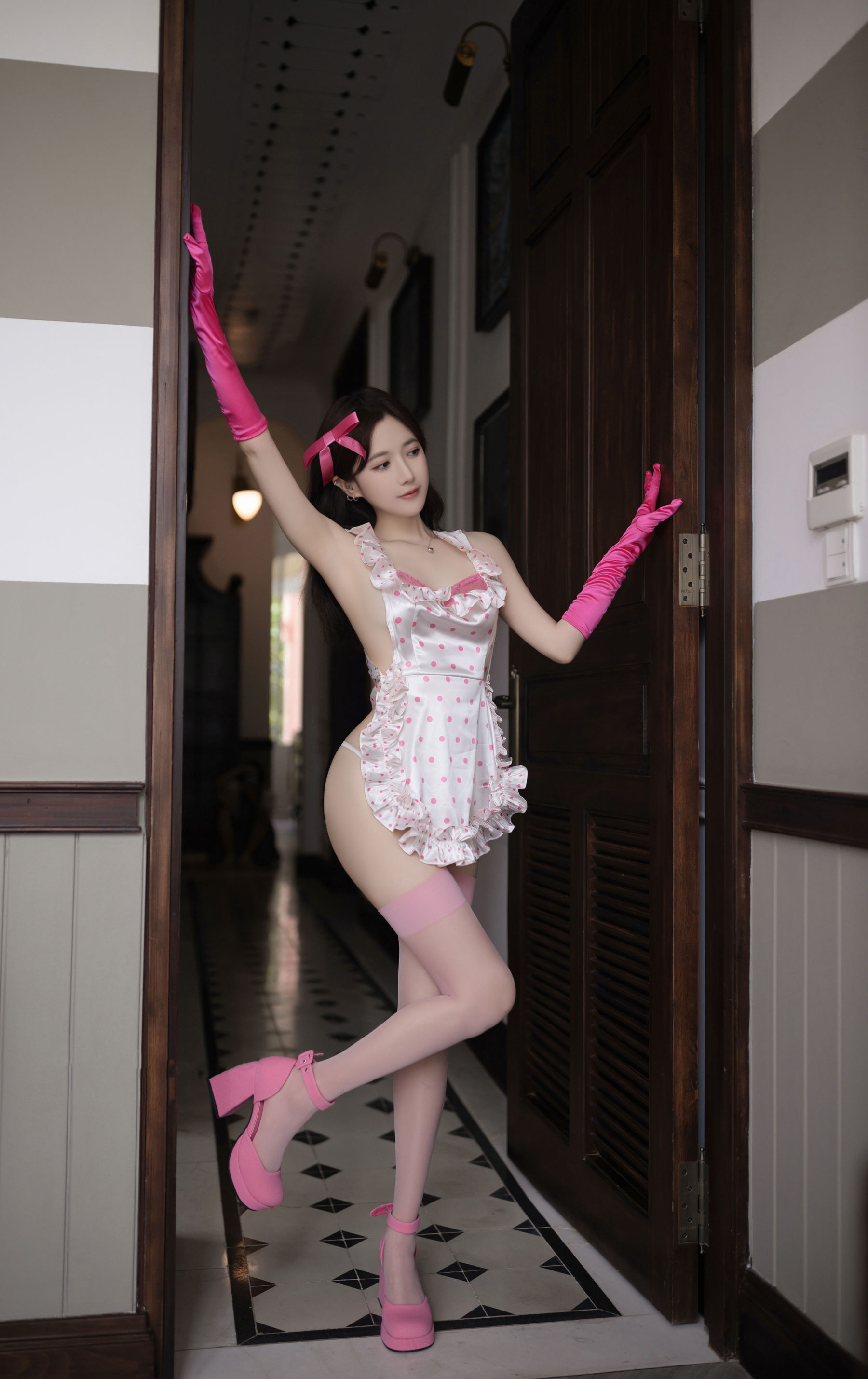 鱼子酱 粉女仆写真