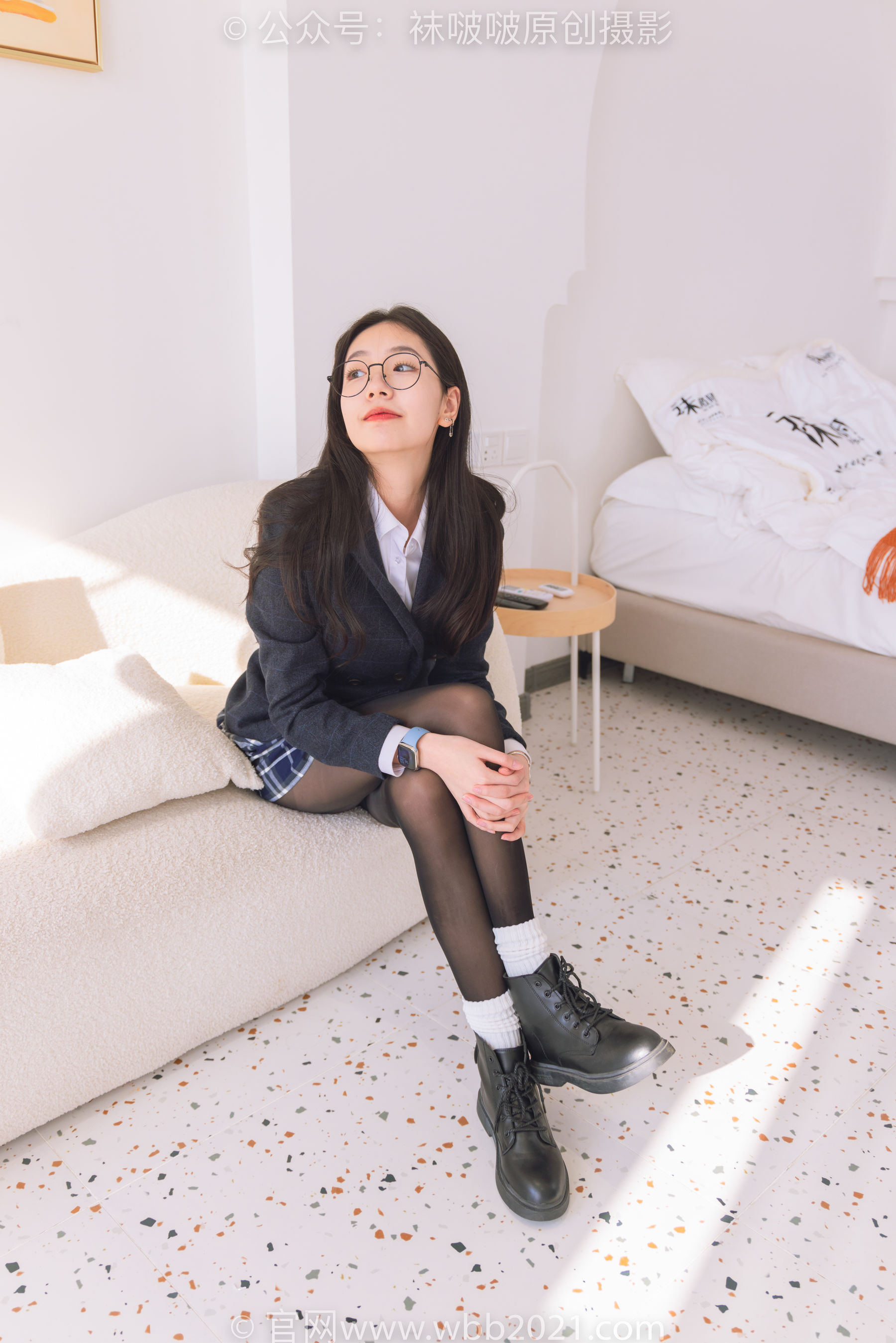 BoBoSocks袜啵啵 No.284 小甜豆 - 短靴、皮鞋、两双白棉袜、油亮黑丝、爱心印花白丝