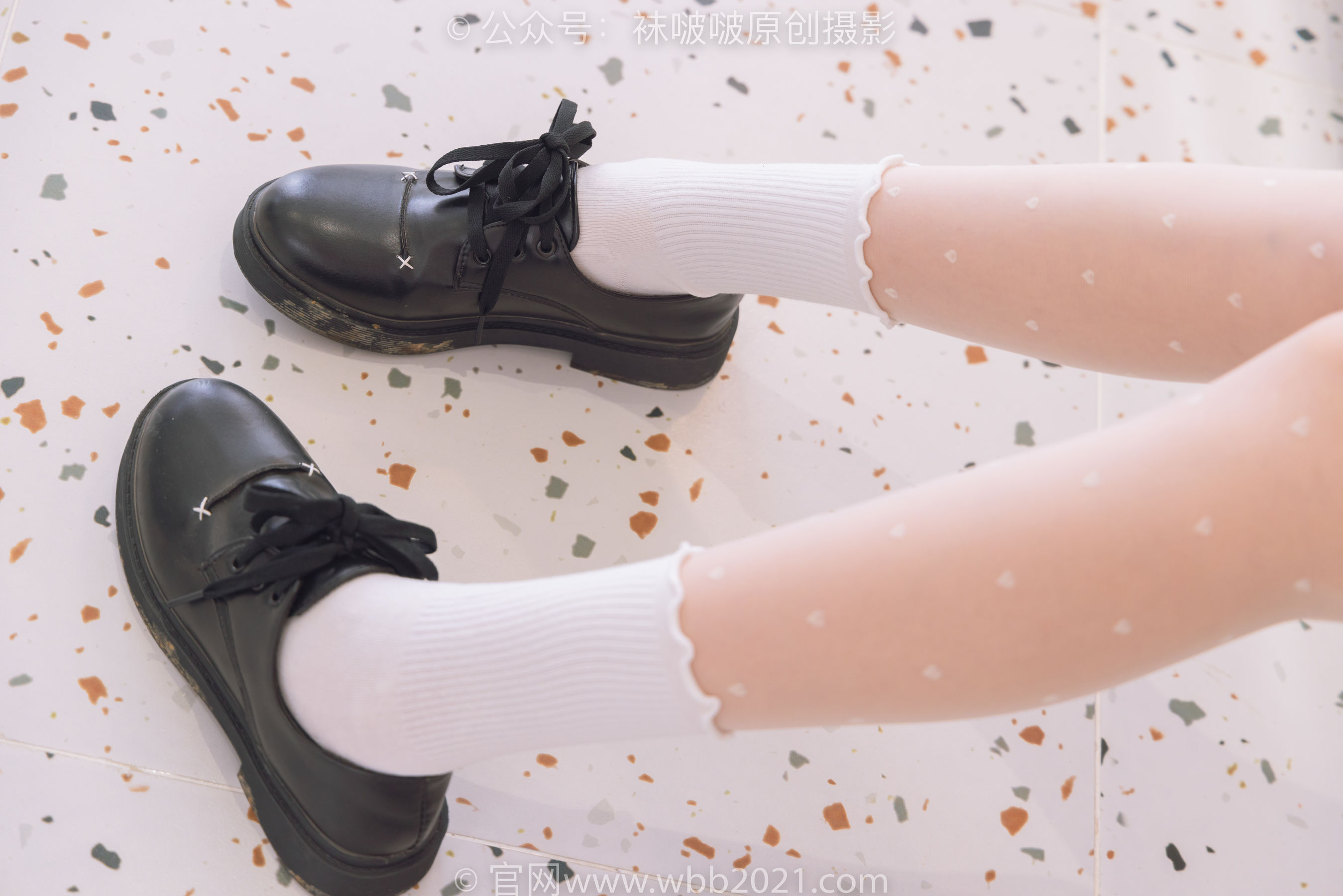 BoBoSocks袜啵啵 No.284 小甜豆 - 短靴、皮鞋、两双白棉袜、油亮黑丝、爱心印花白丝