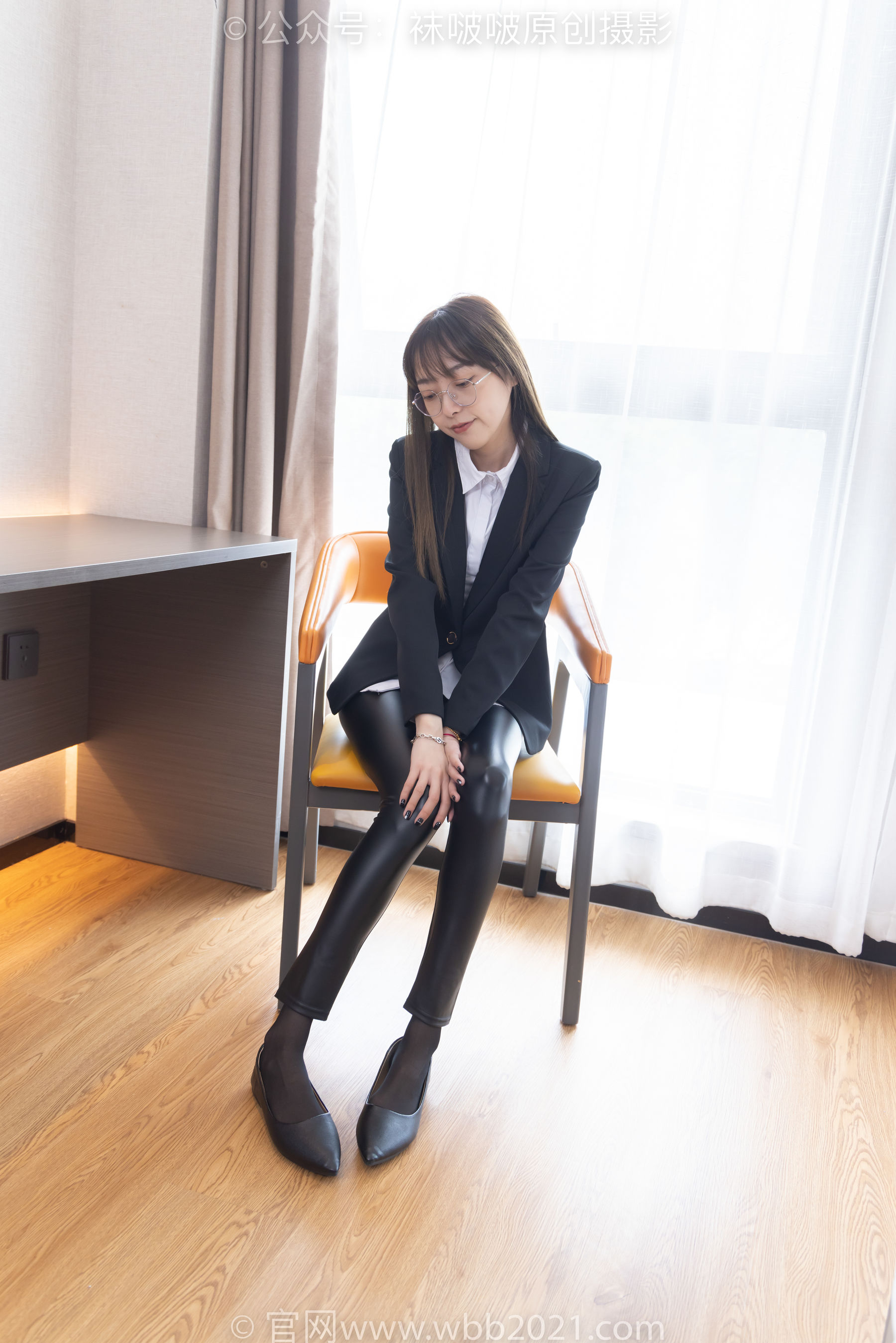 BoBoSocks袜啵啵 No.297 稚予 - 平底鞋、黑丝、皮裤裤里丝