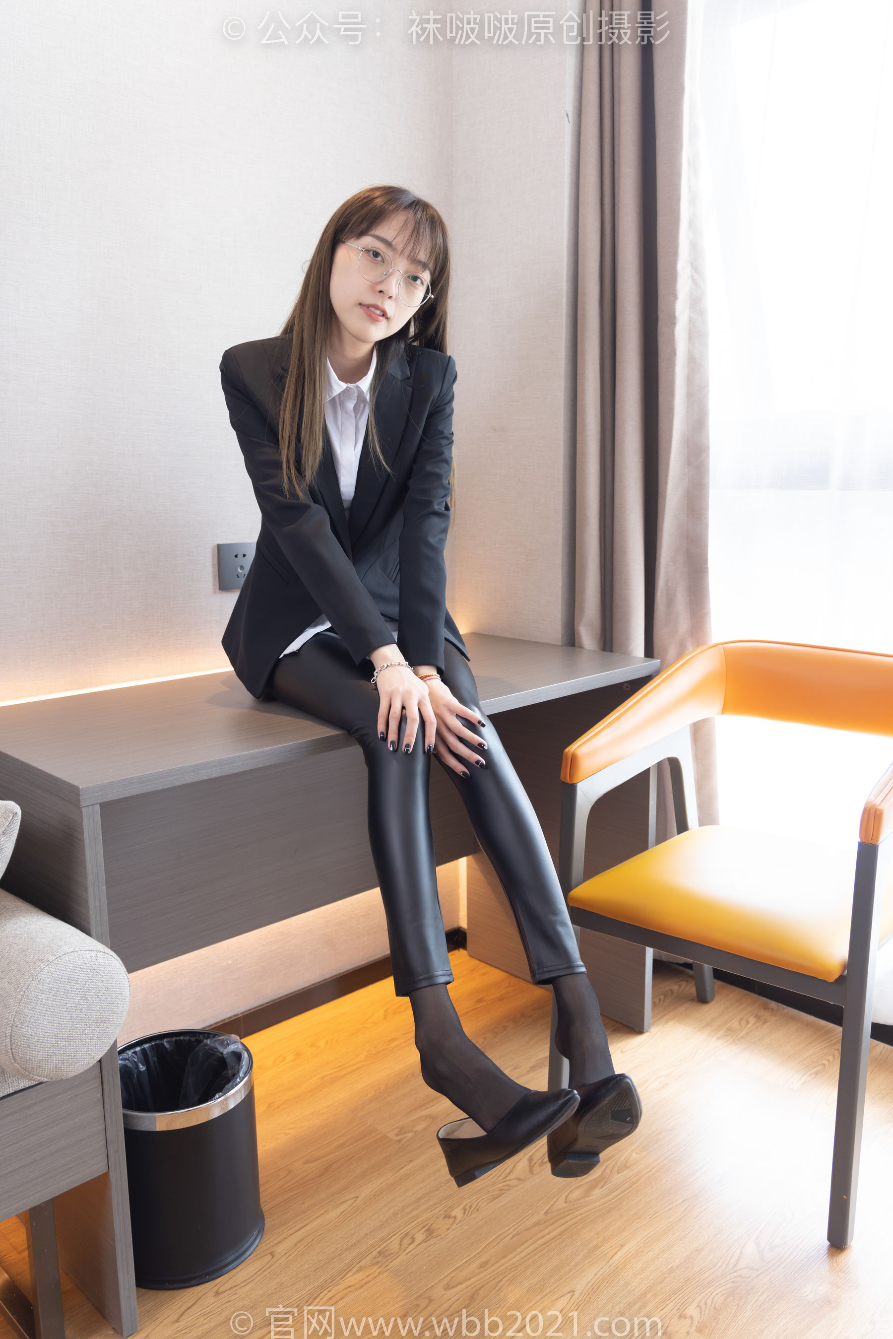 BoBoSocks袜啵啵 No.297 稚予 - 平底鞋、黑丝、皮裤裤里丝