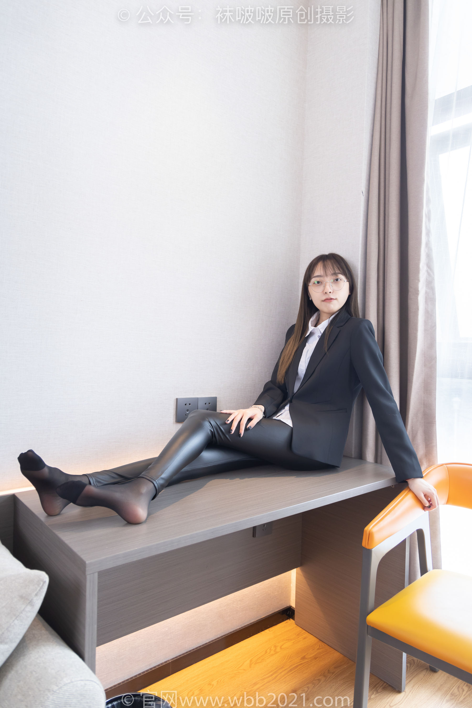 BoBoSocks袜啵啵 No.297 稚予 - 平底鞋、黑丝、皮裤裤里丝