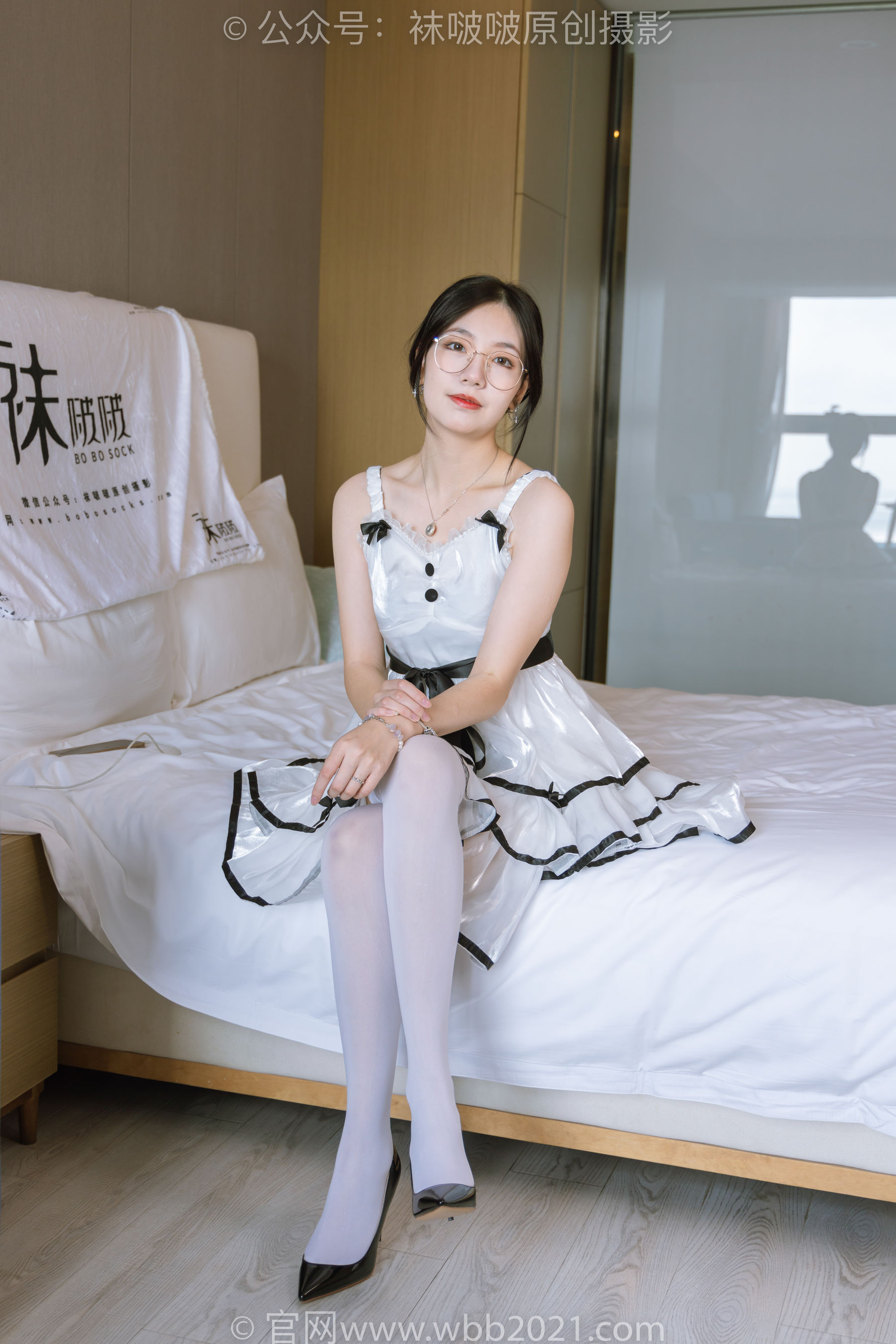 BoBoSocks袜啵啵 No.299 小甜豆 - 两双高跟鞋、厚白丝大腿袜