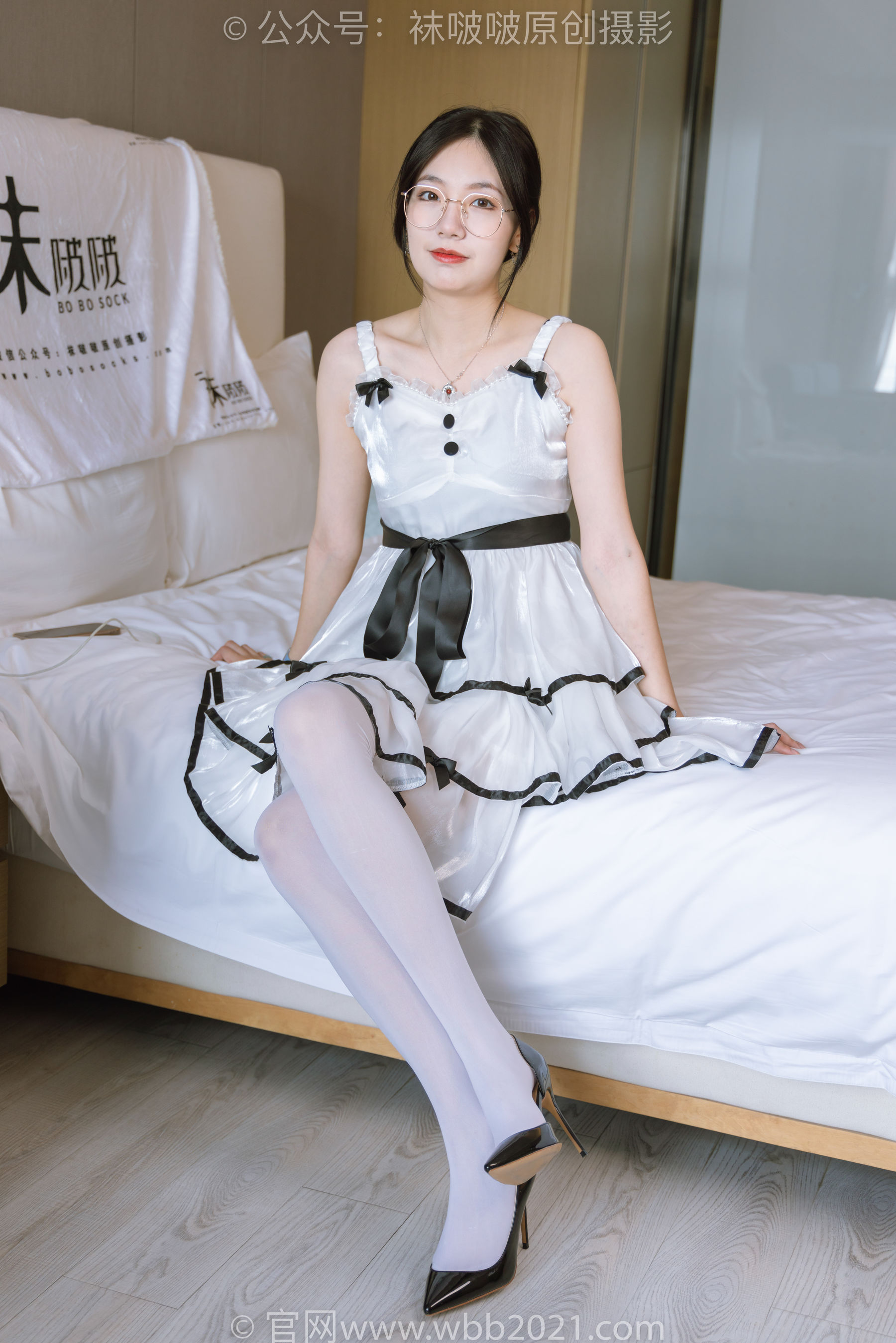 BoBoSocks袜啵啵 No.299 小甜豆 - 两双高跟鞋、厚白丝大腿袜