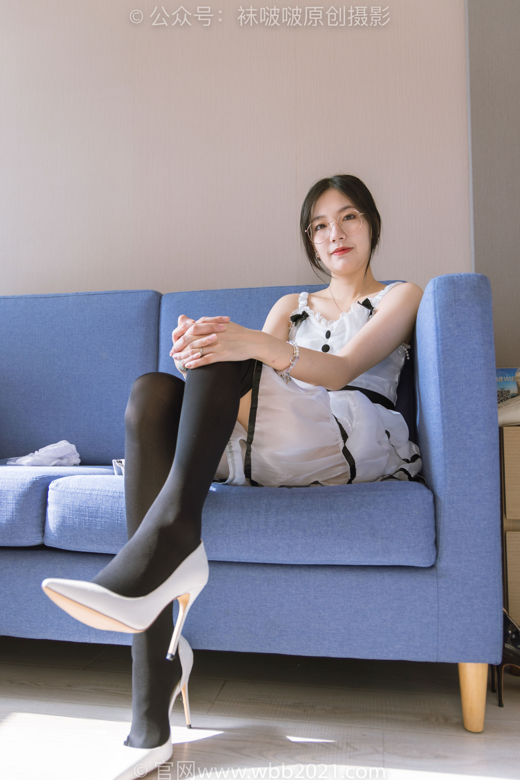 BoBoSocks袜啵啵 No.299 小甜豆 - 两双高跟鞋、厚黑丝大腿袜