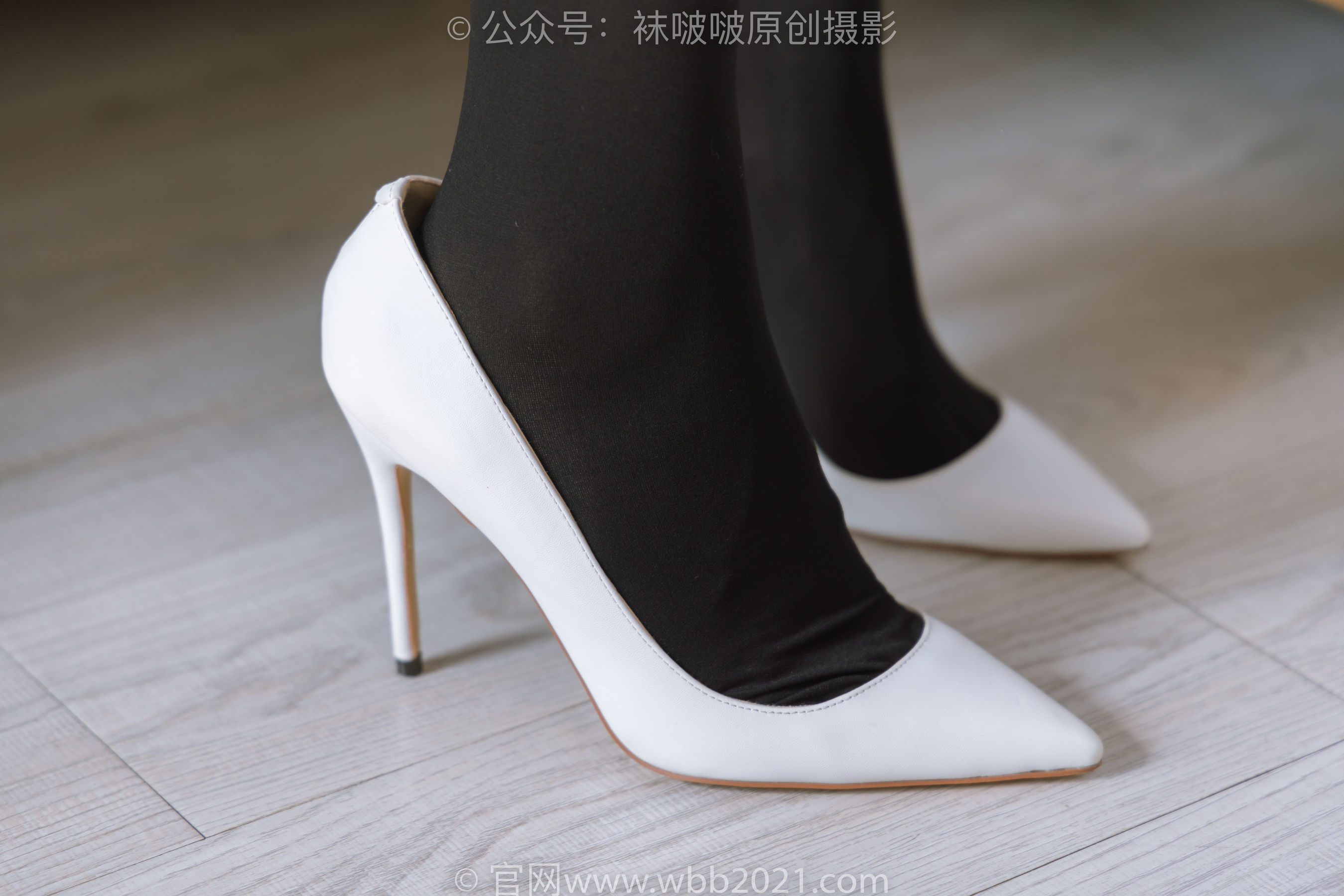 BoBoSocks袜啵啵 No.299 小甜豆 - 两双高跟鞋、厚黑丝大腿袜