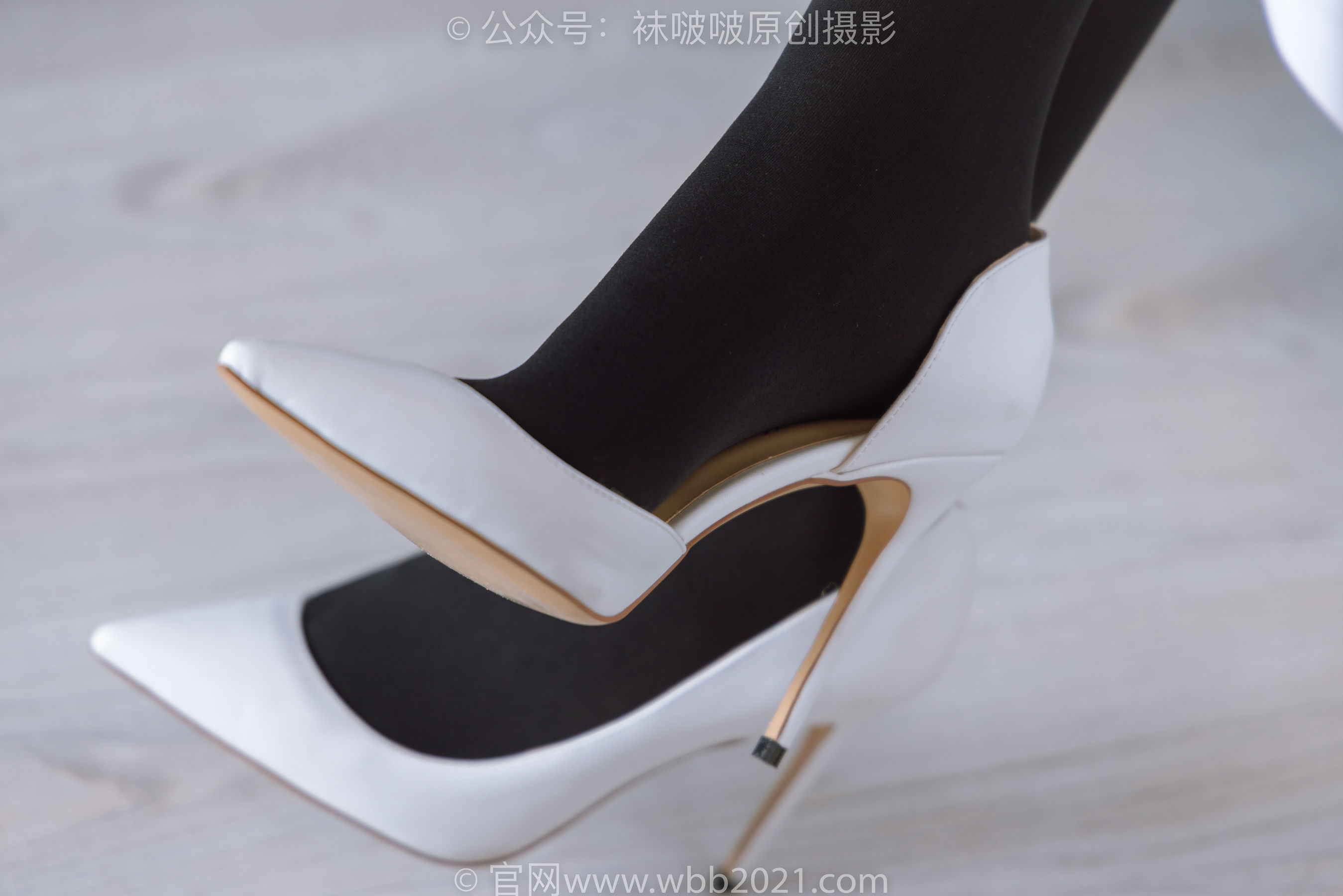 BoBoSocks袜啵啵 No.299 小甜豆 - 两双高跟鞋、厚黑丝大腿袜