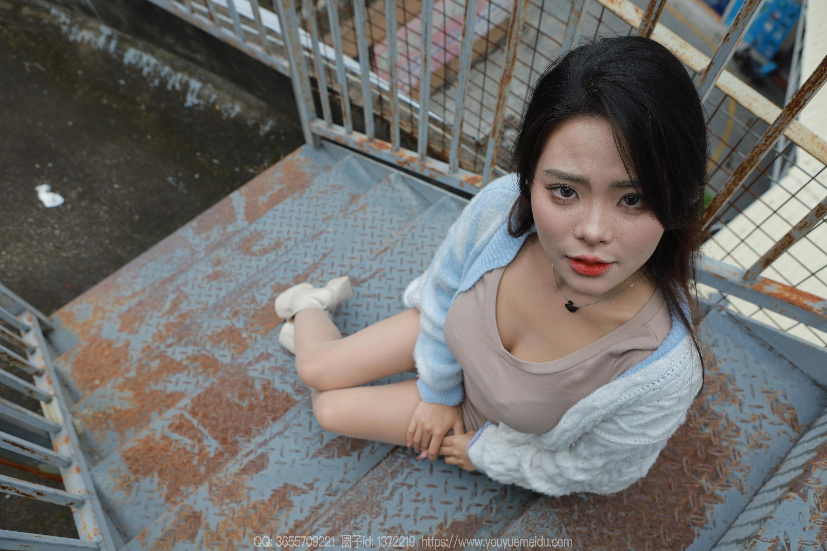 IESS异思趣向 - 模特：兔兔 《亲密女友》