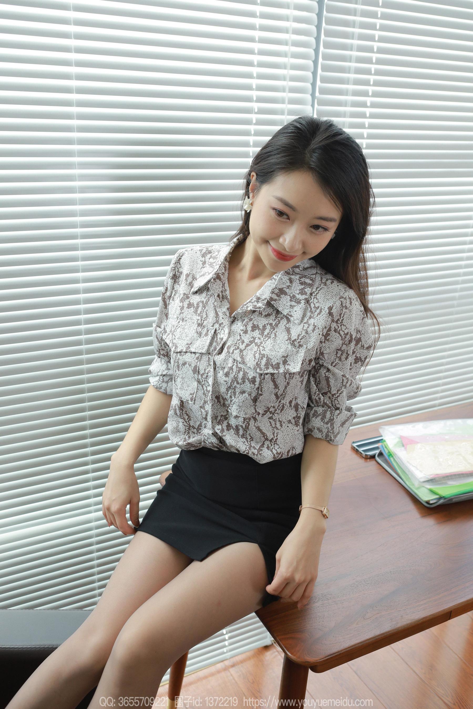 IESS异思趣向 - 模特：小婕 《蟒纹衬衣》