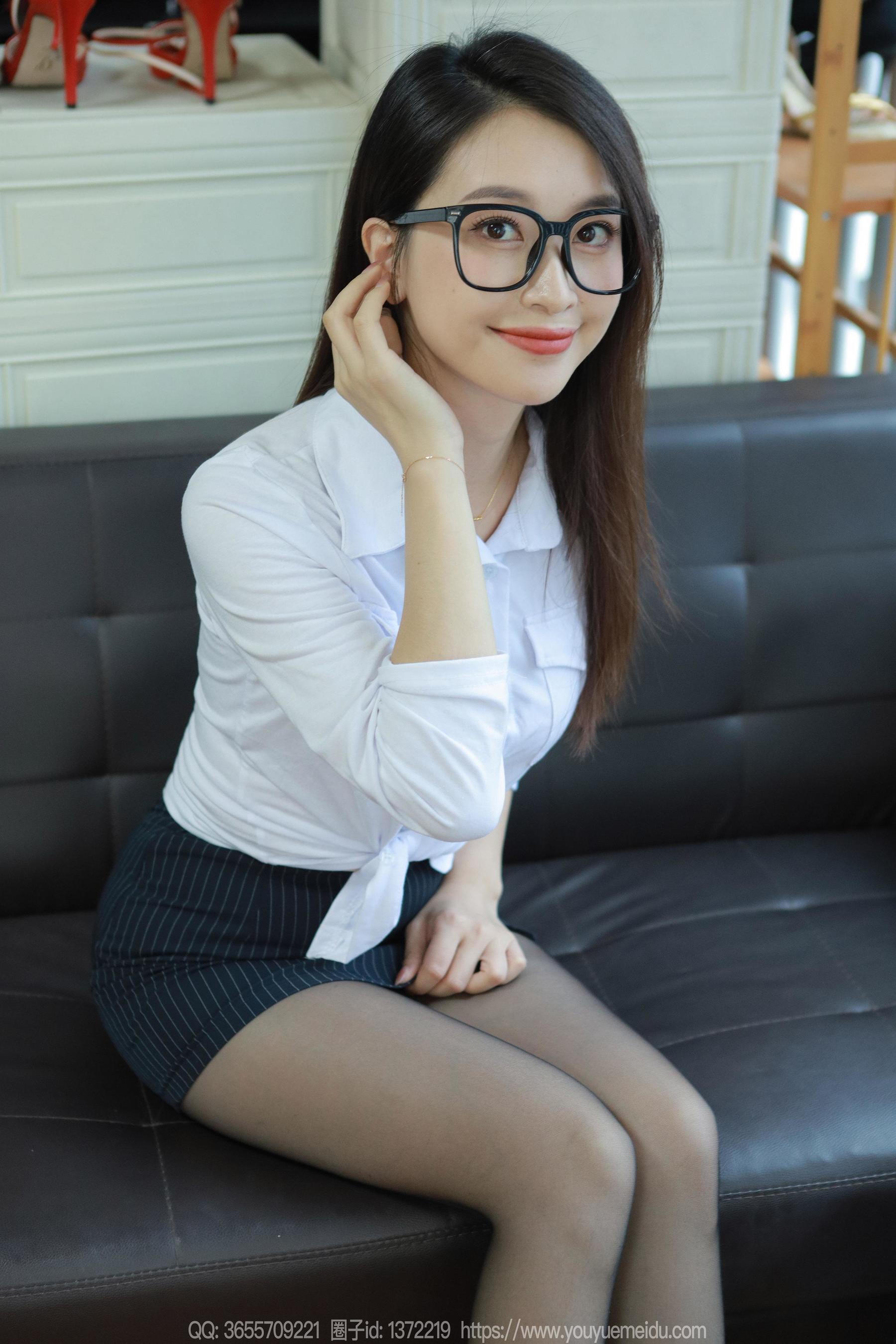 IESS异思趣向 - 模特：小婕 《迷人眼镜娘》