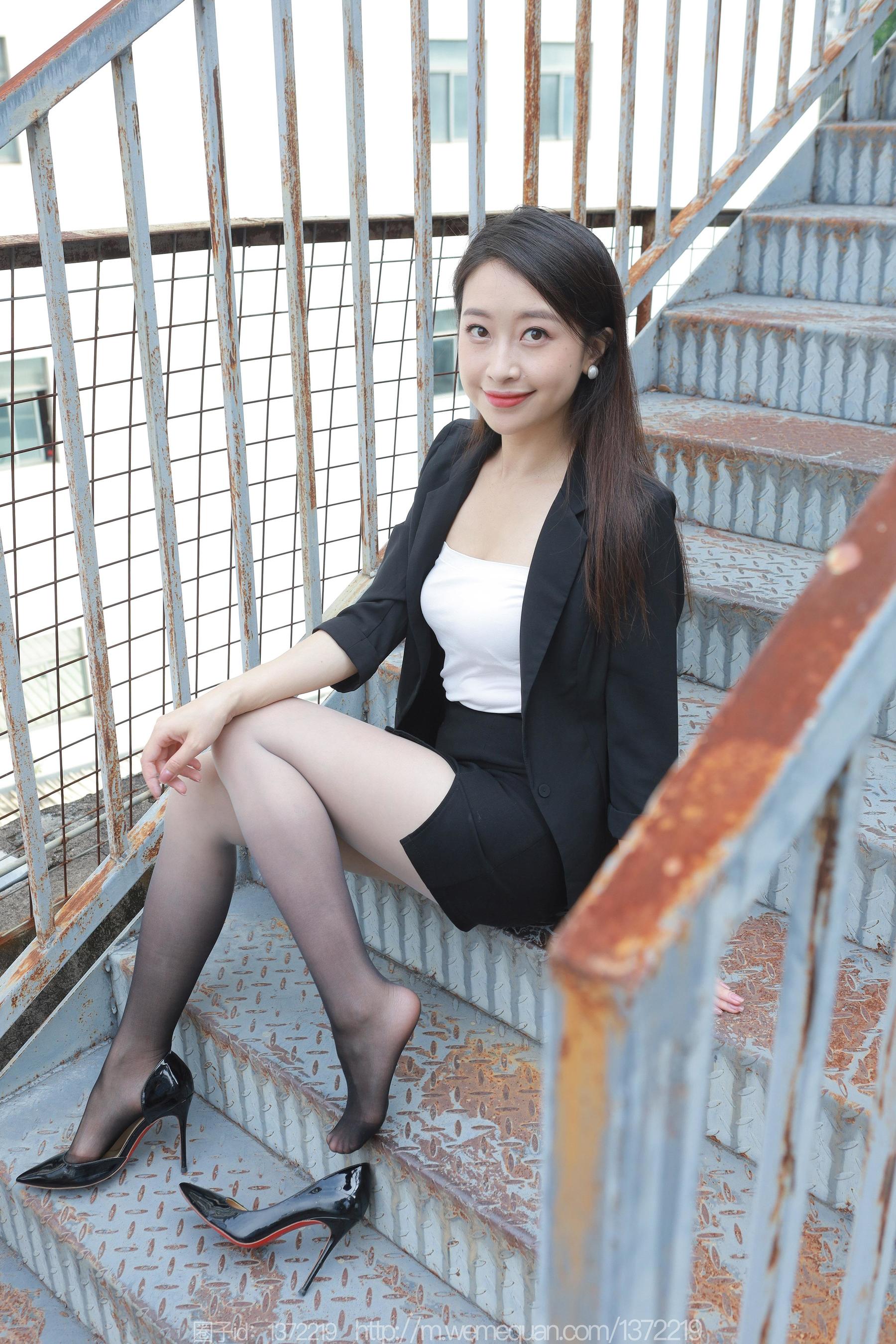 IESS异思趣向 - 模特：小婕 《黑白灰渐变》