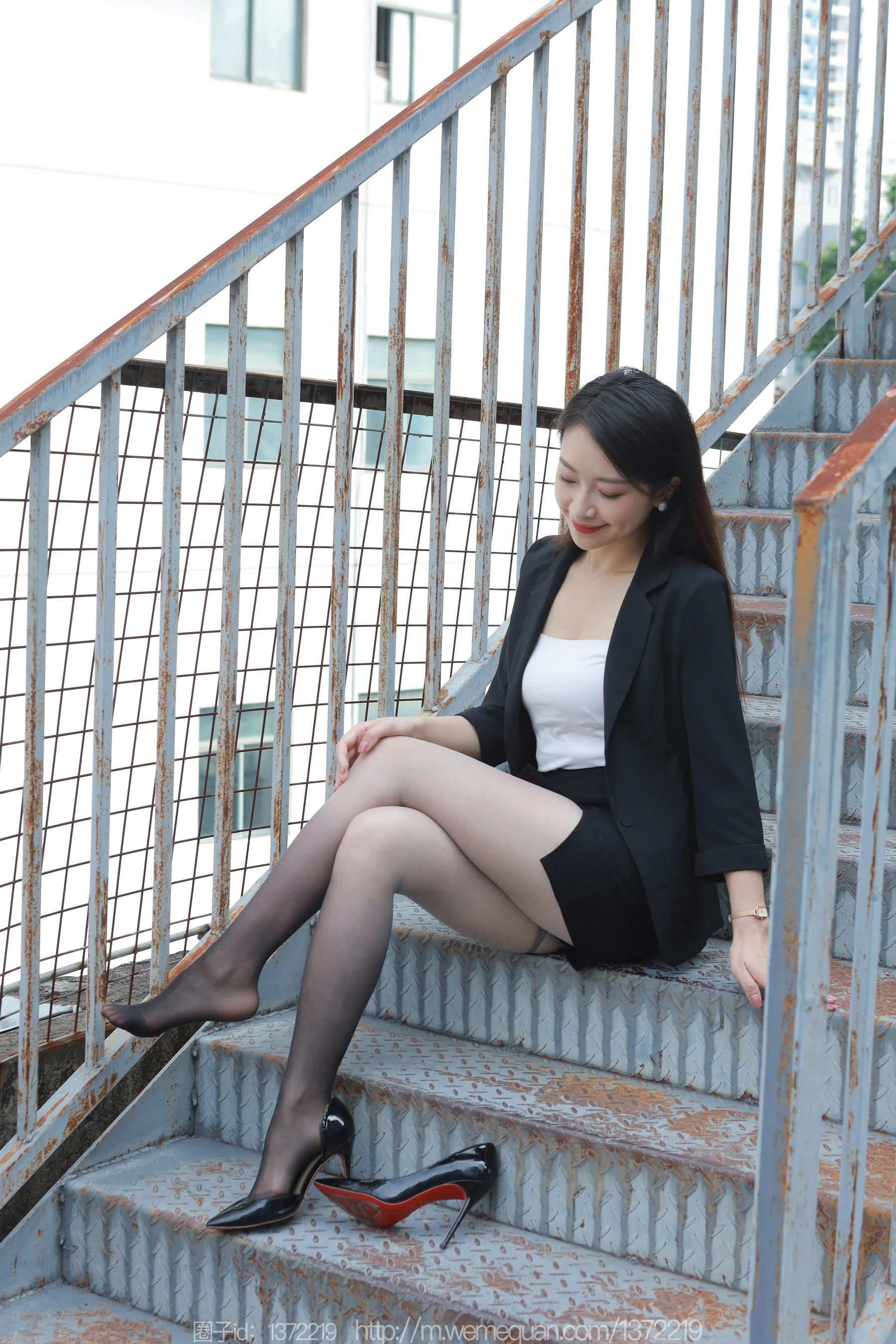 IESS异思趣向 - 模特：小婕 《黑白灰渐变》
