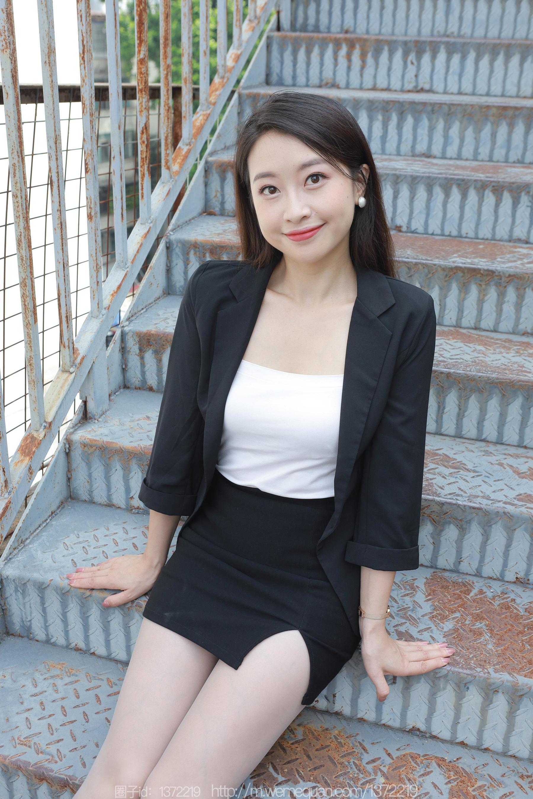 IESS异思趣向 - 模特：小婕 《黑白灰渐变》