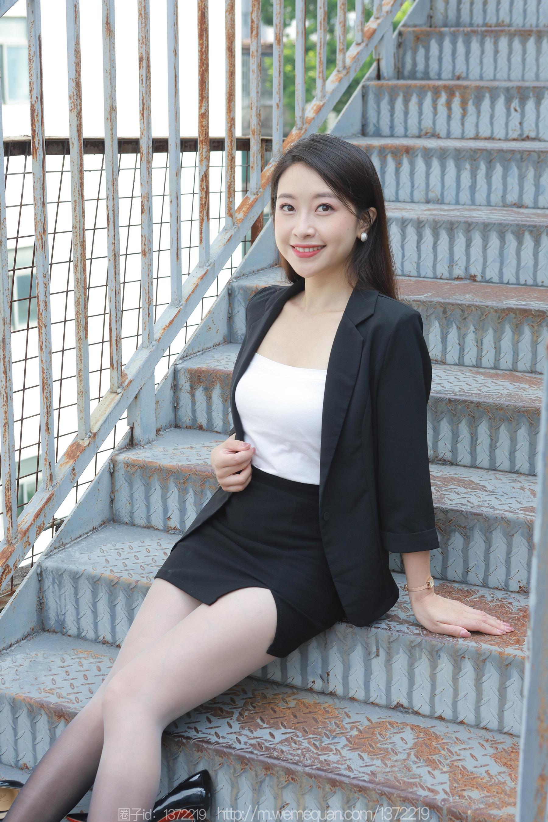 IESS异思趣向 - 模特：小婕 《黑白灰渐变》