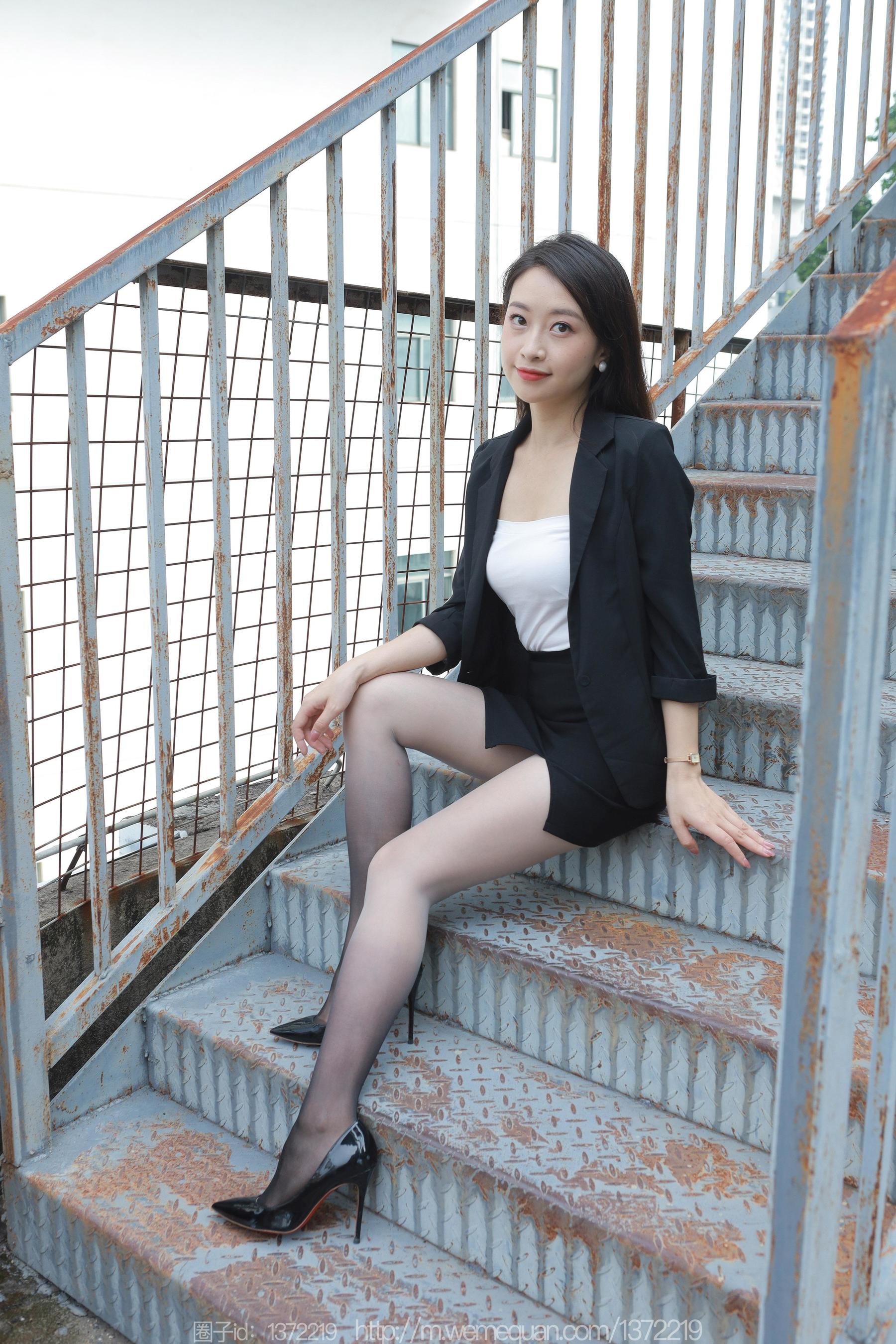 IESS异思趣向 - 模特：小婕 《黑白灰渐变》