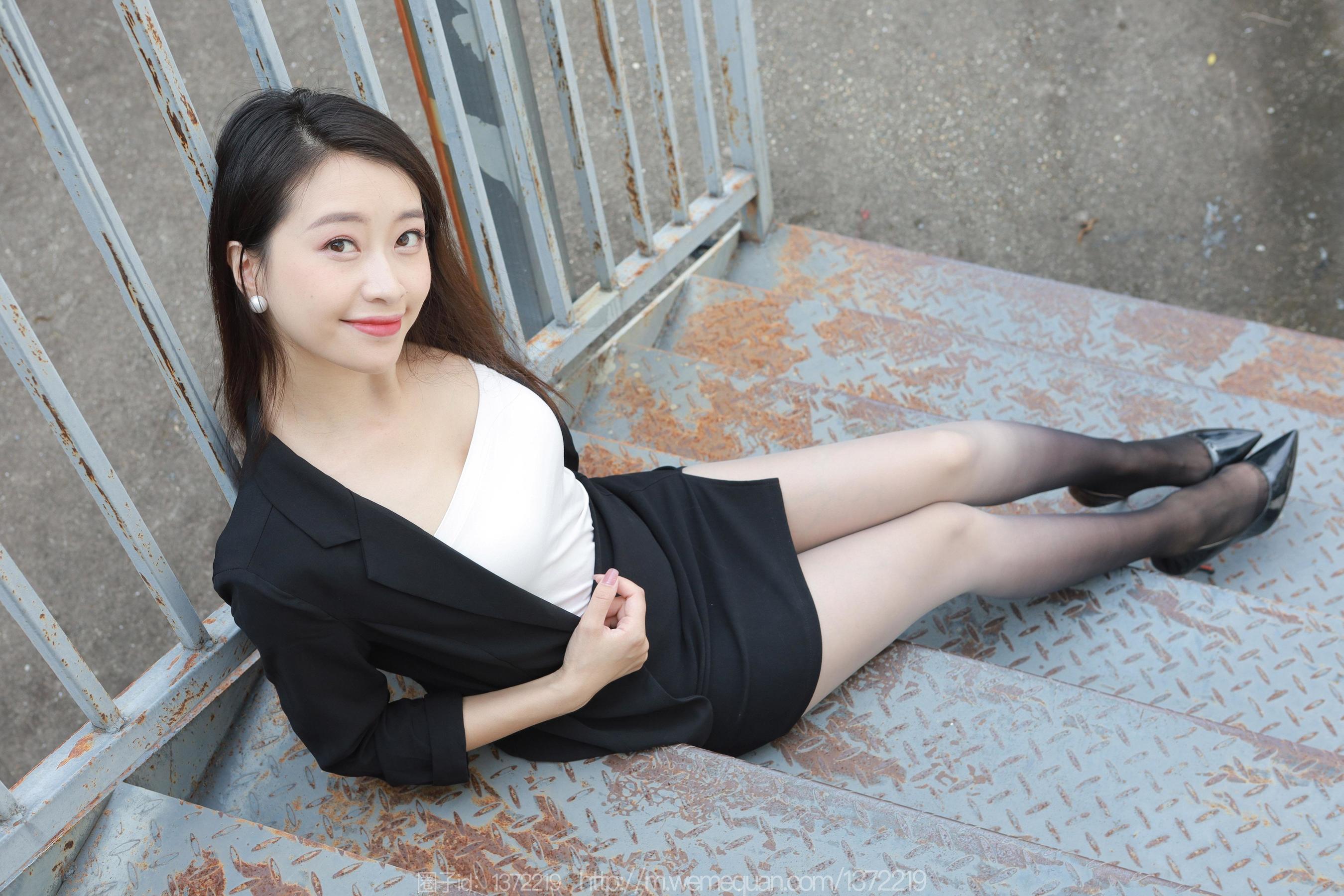 IESS异思趣向 - 模特：小婕 《黑白灰渐变》