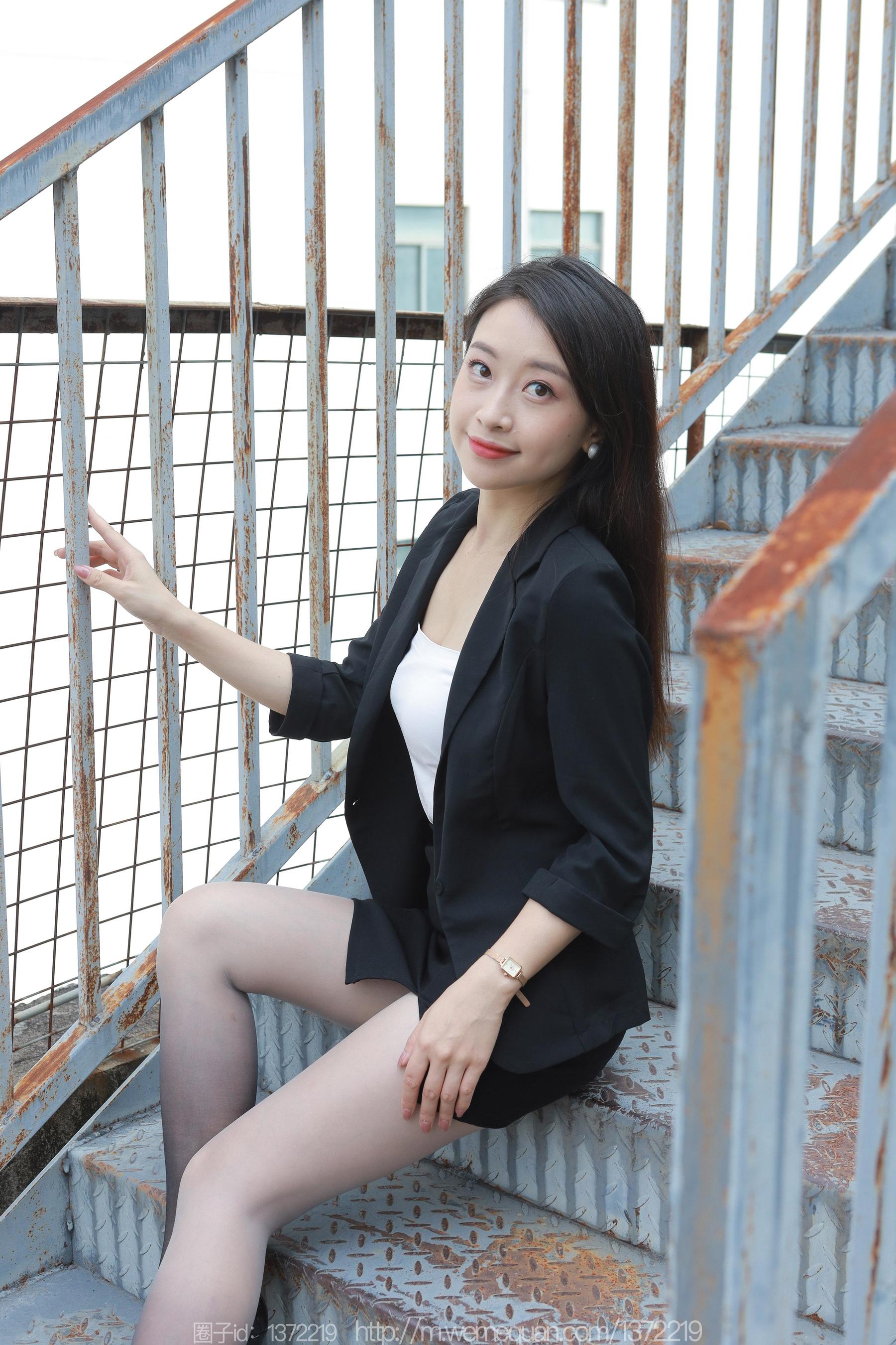 IESS异思趣向 - 模特：小婕 《黑白灰渐变》