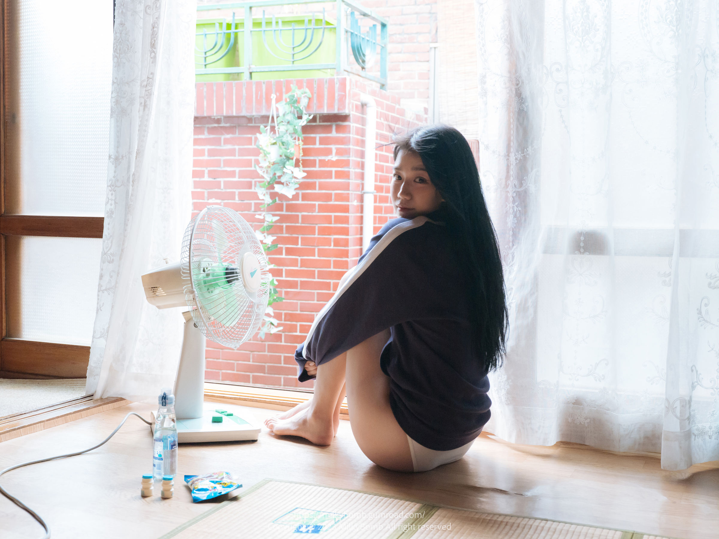 [MilkyBomb] Yui - No.003 Tracksuit