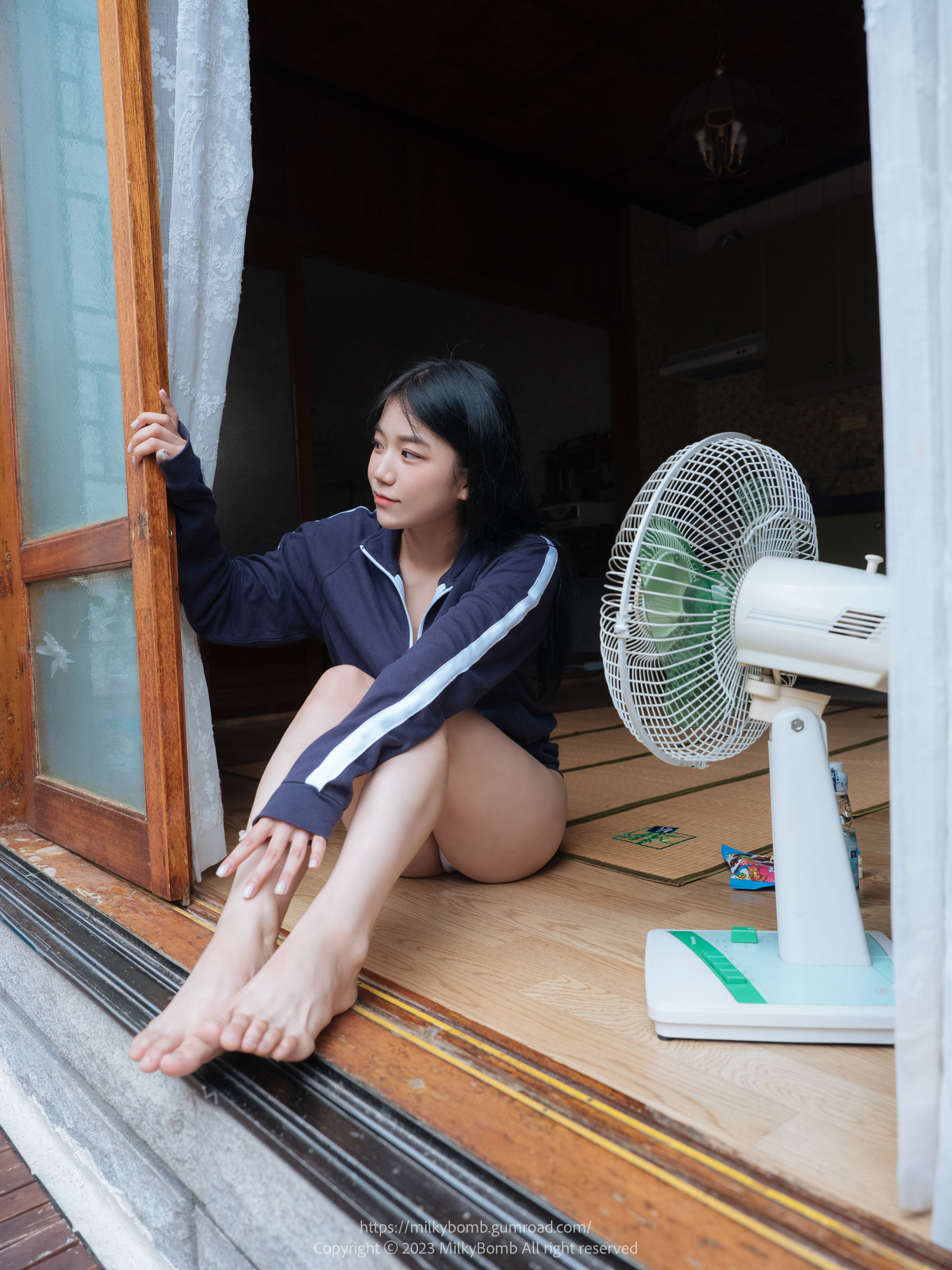 [MilkyBomb] Yui - No.003 Tracksuit