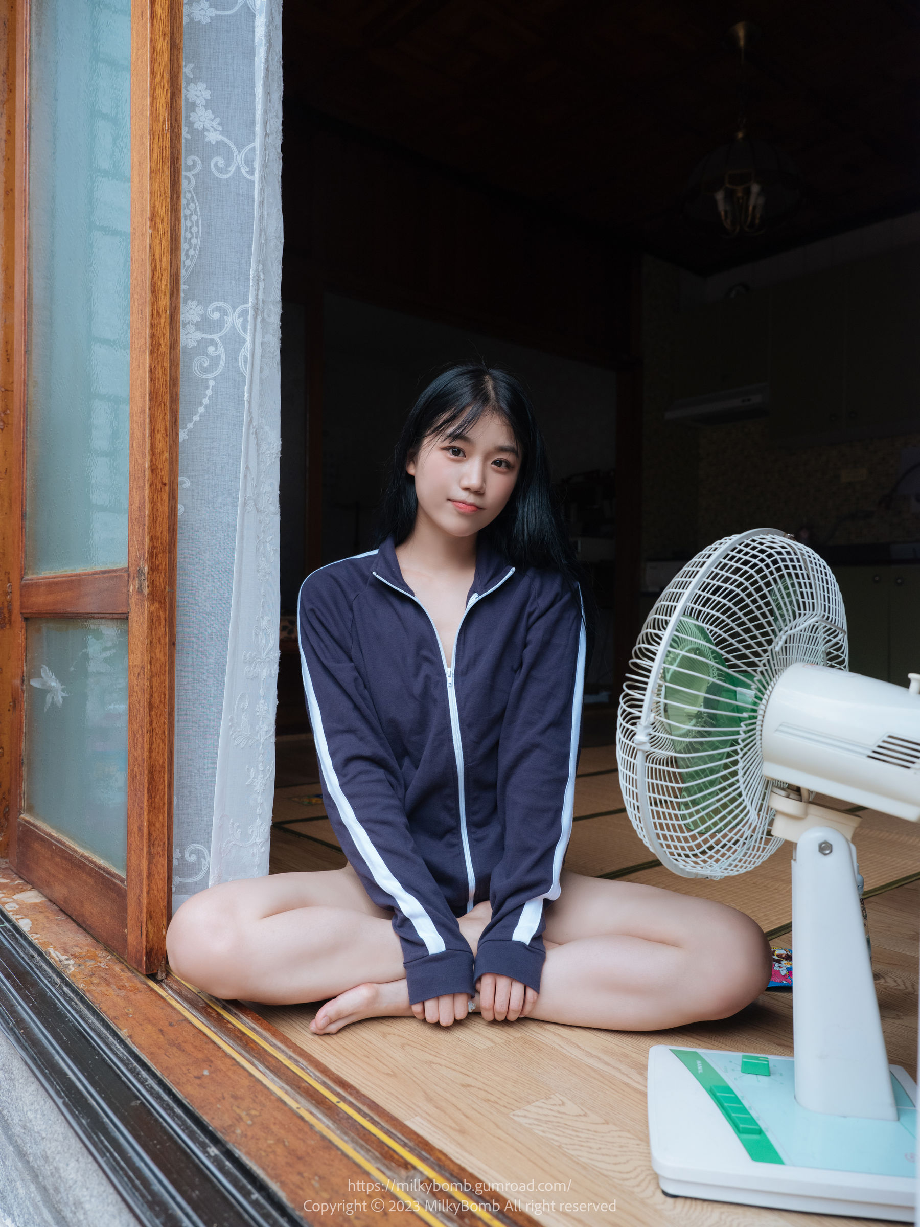 [MilkyBomb] Yui - No.003 Tracksuit