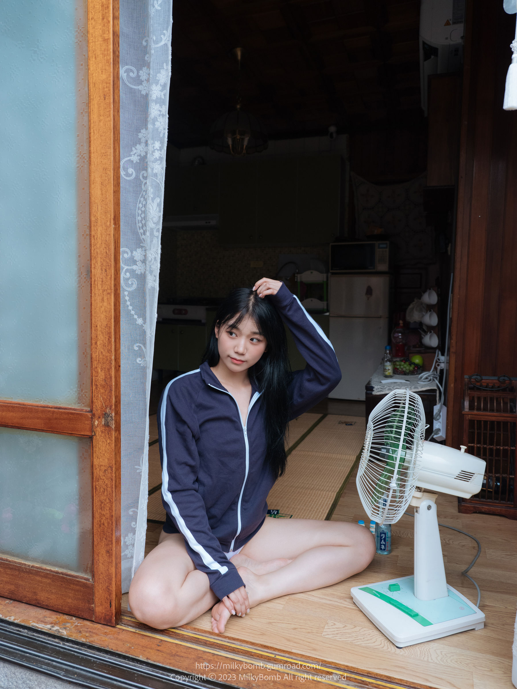 [MilkyBomb] Yui - No.003 Tracksuit
