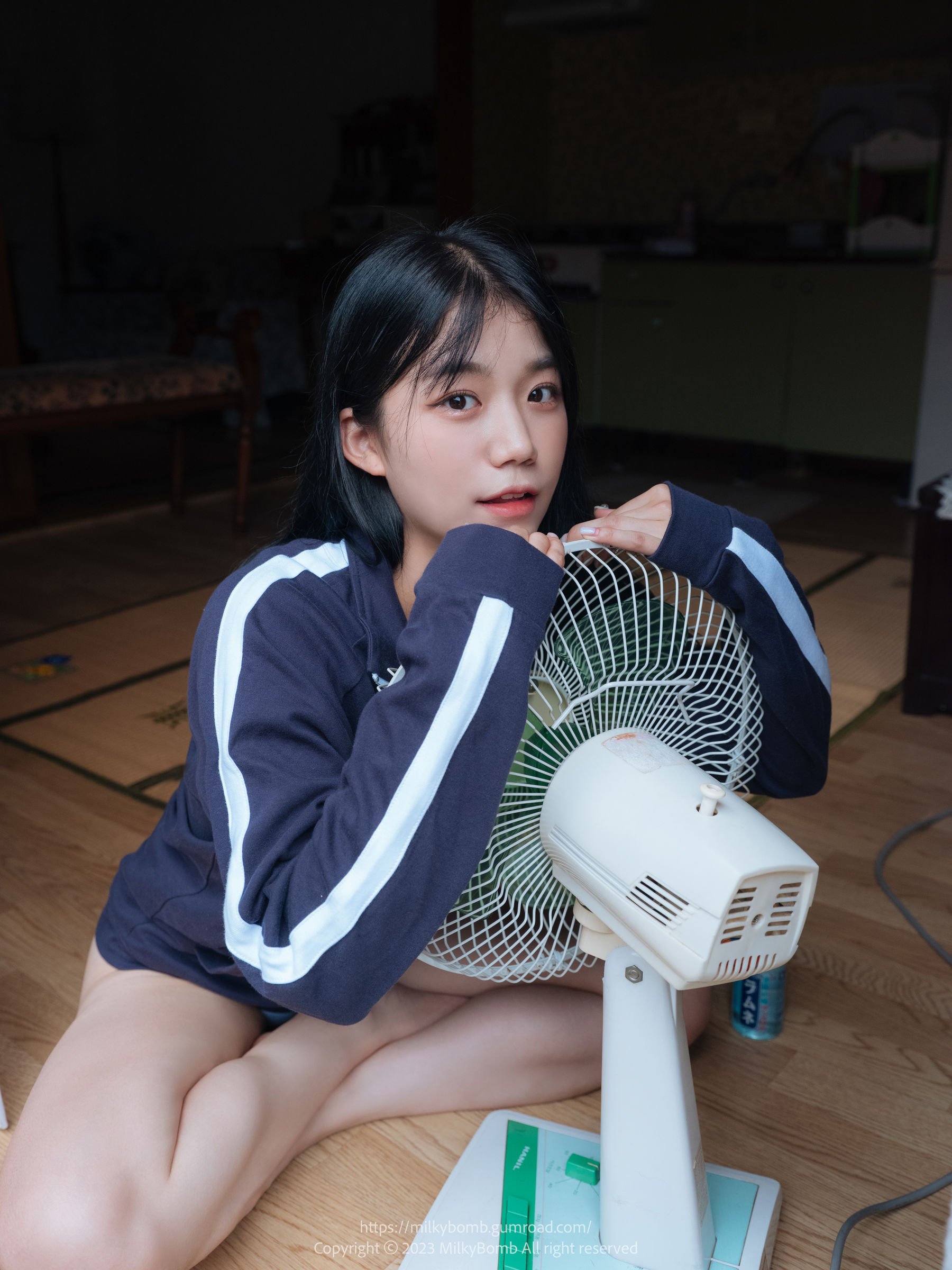 [MilkyBomb] Yui - No.003 Tracksuit